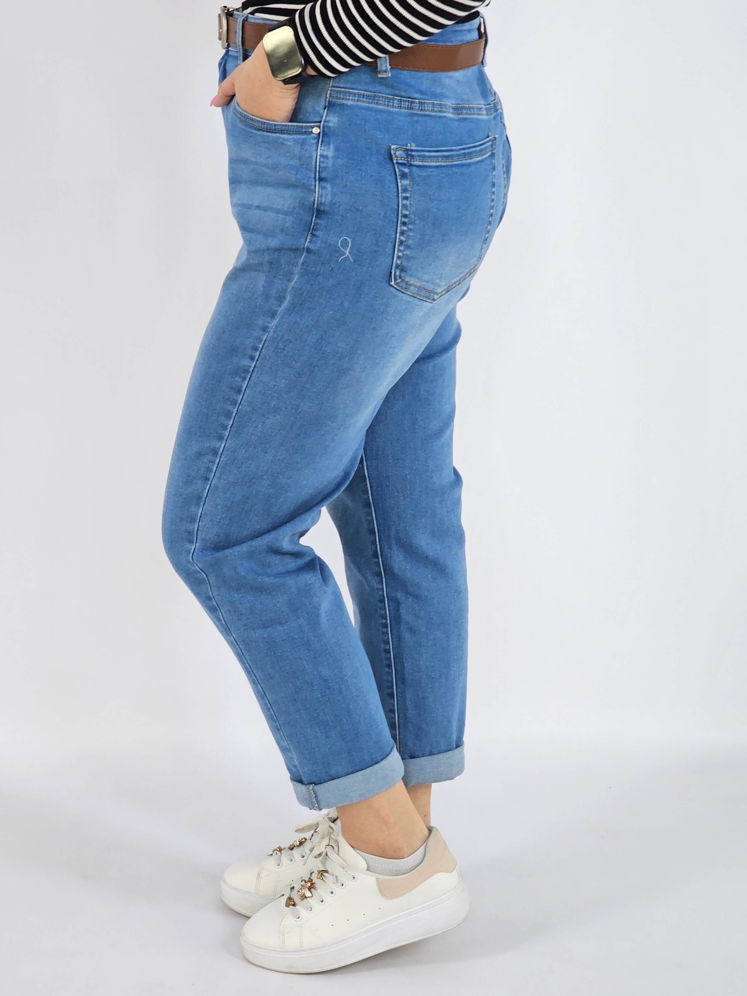Spodnie Plus Size Niebieskie Jeansy z Paskiem – Klasyczne i Wygodne XXL Stylowa XL