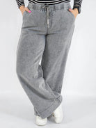 Spodnie Plus Size Szare Jeansy z Gumką w Pasie – Wygodne i Stylowe XXL Stylowa XL