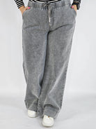 Spodnie Plus Size Szare Jeansy z Gumką w Pasie – Wygodne i Stylowe XXL Stylowa XL