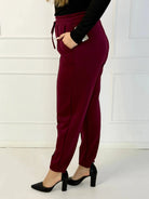 Spodnie dresowe plus size z wiązaniem – wygodne spodnie XXL na co dzień Stylowa XL