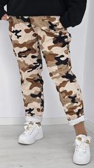 Spodnie gnieciuchy z wzorem moro brąz Stylowa XL