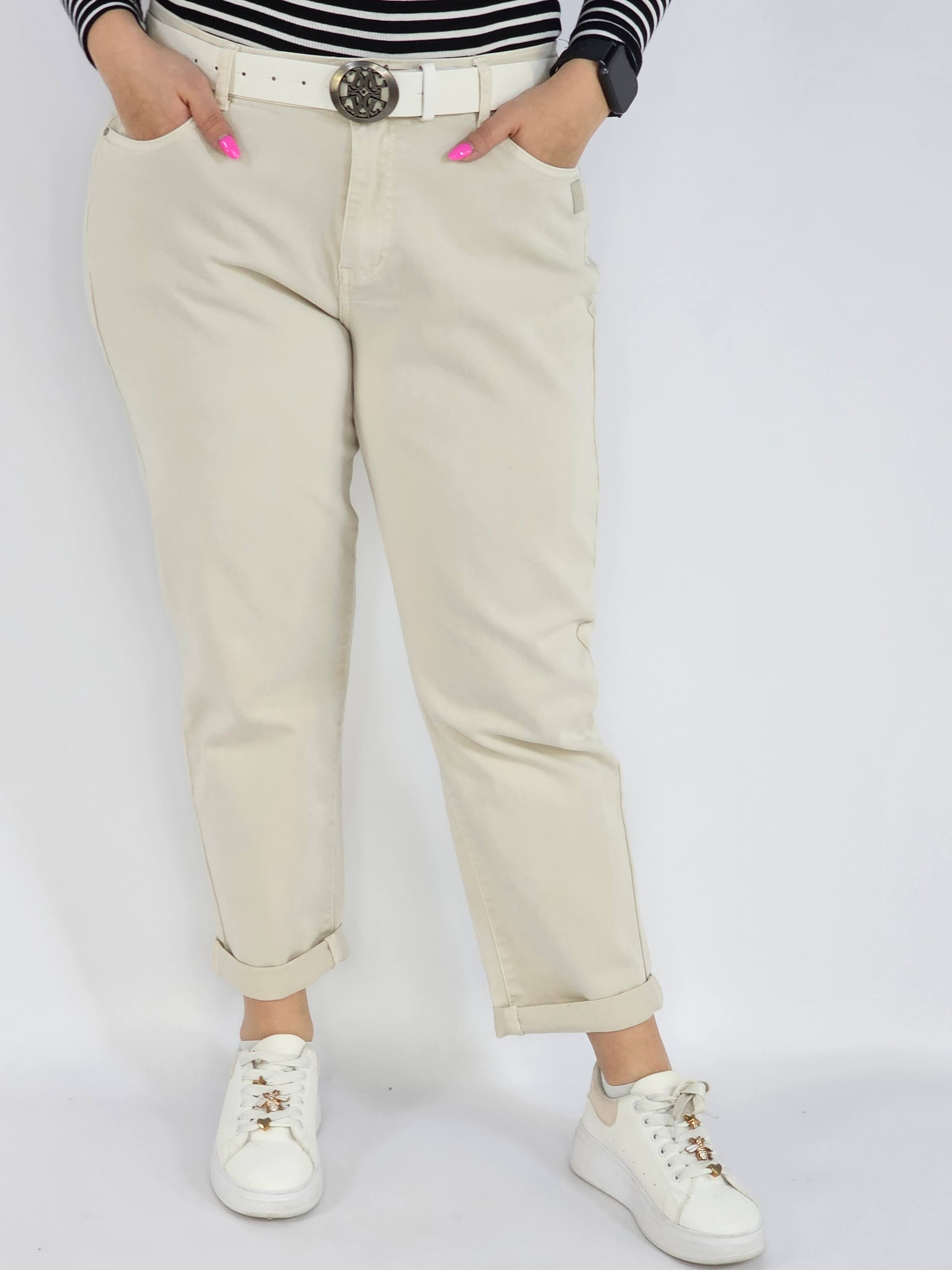 Spodnie jeans plus size – beżowe klasyczne jeansy z paskiem Stylowa XL