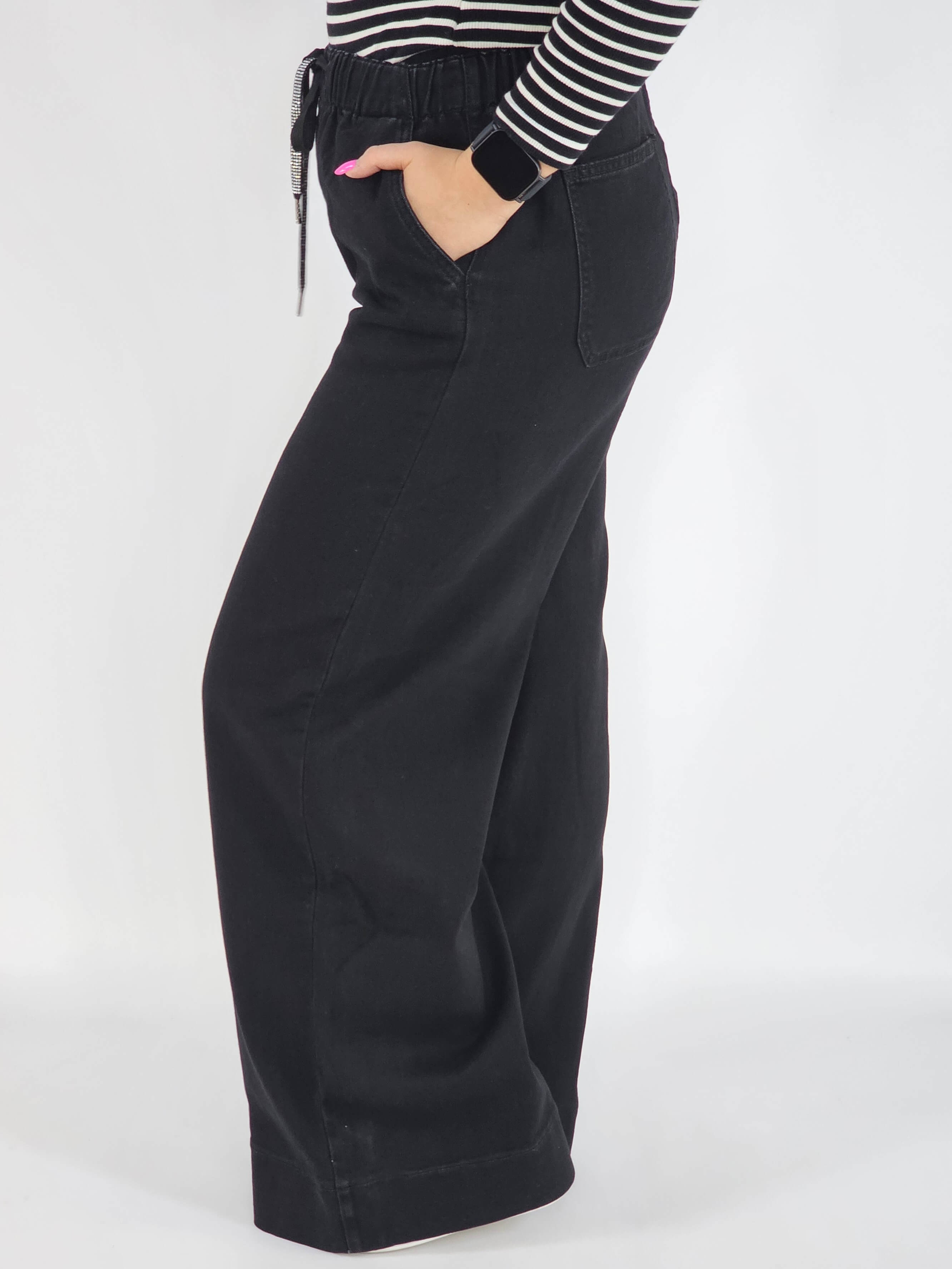 Spodnie jeans plus size – czarne szerokie spodnie z wiązaniem Stylowa XL