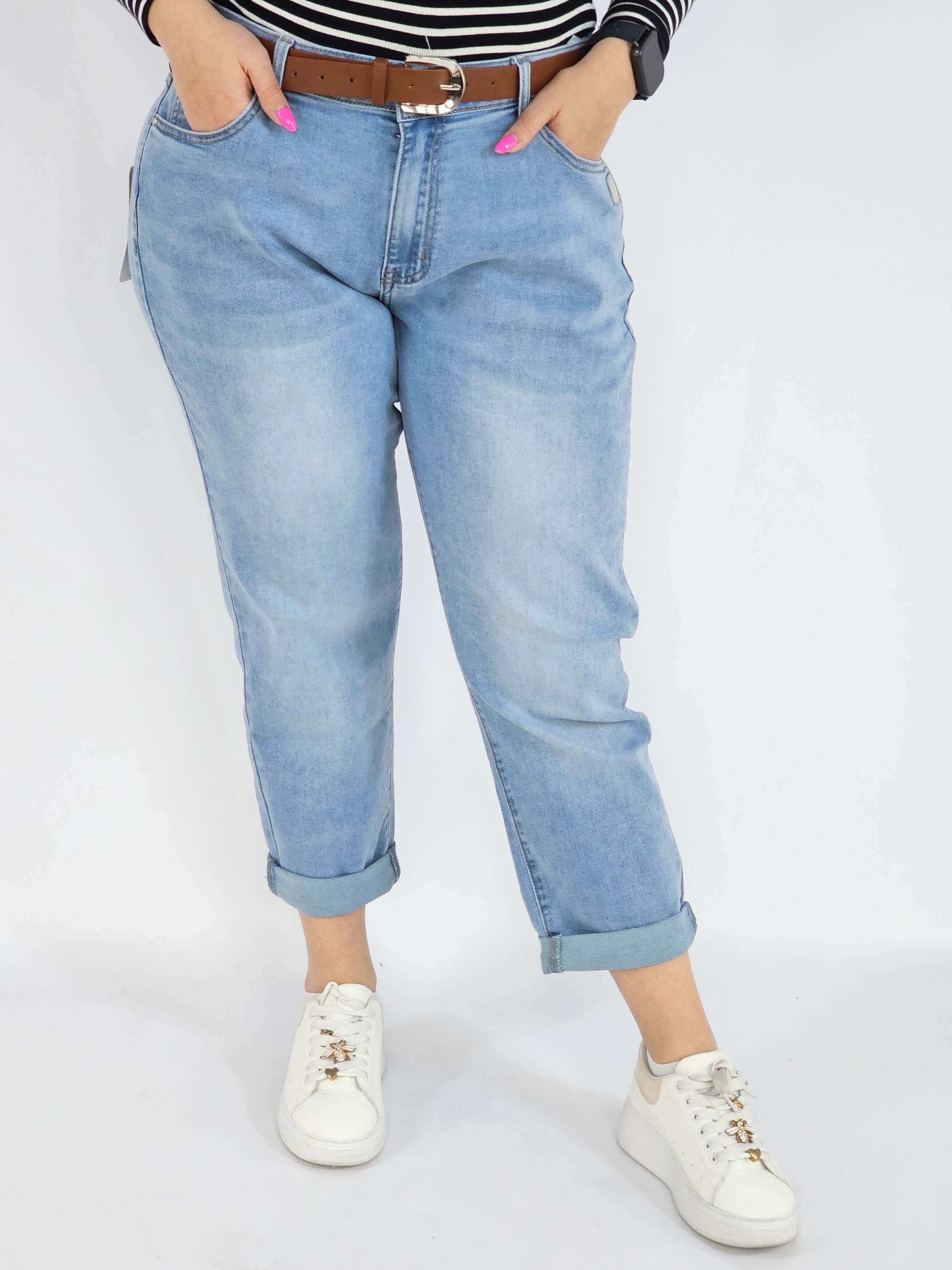 Spodnie jeans plus size – jasne błękitne jeansy z paskiem Stylowa XL