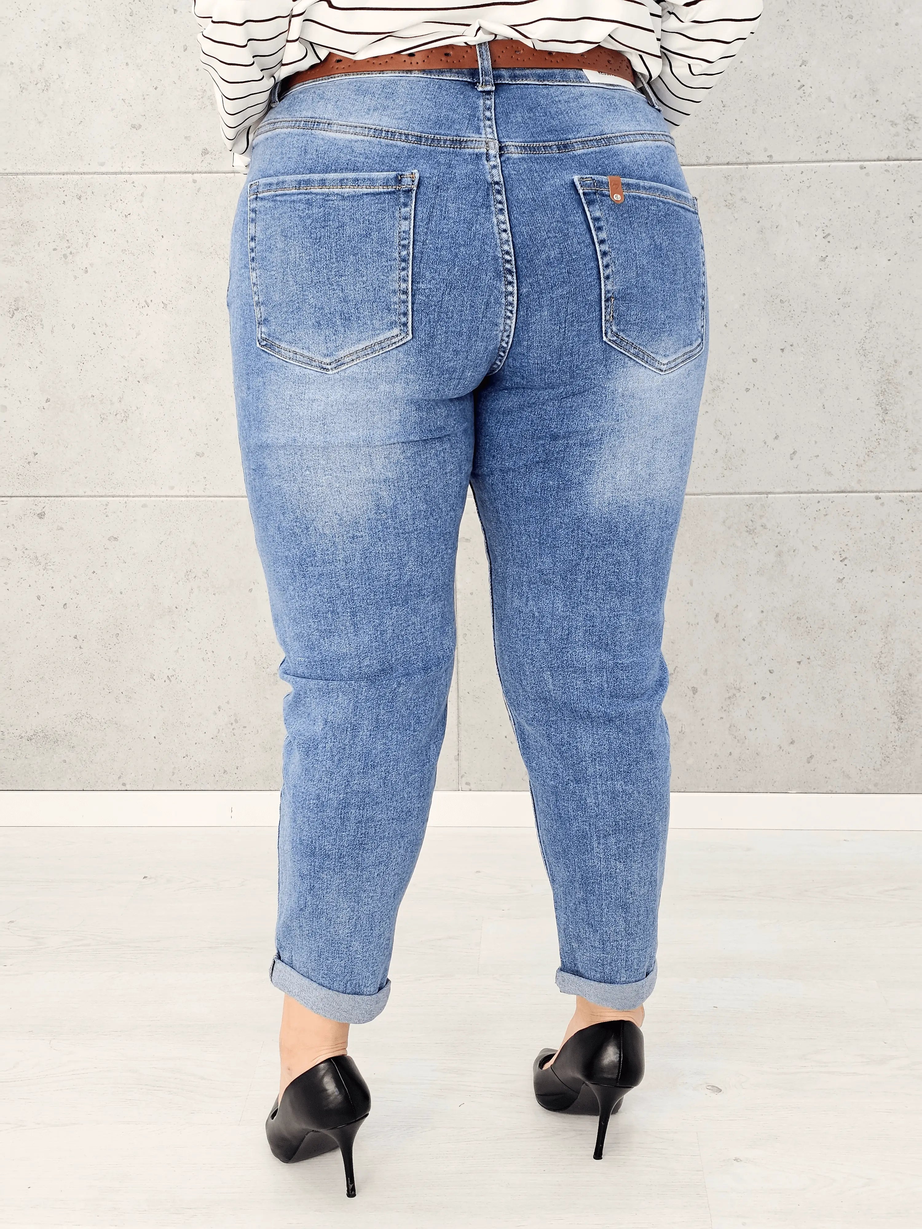 Spodnie jeansowe StylowaXL Mom Fit – jasnoniebieskie jeansy plus size z wysokim stanem Stylowa XL