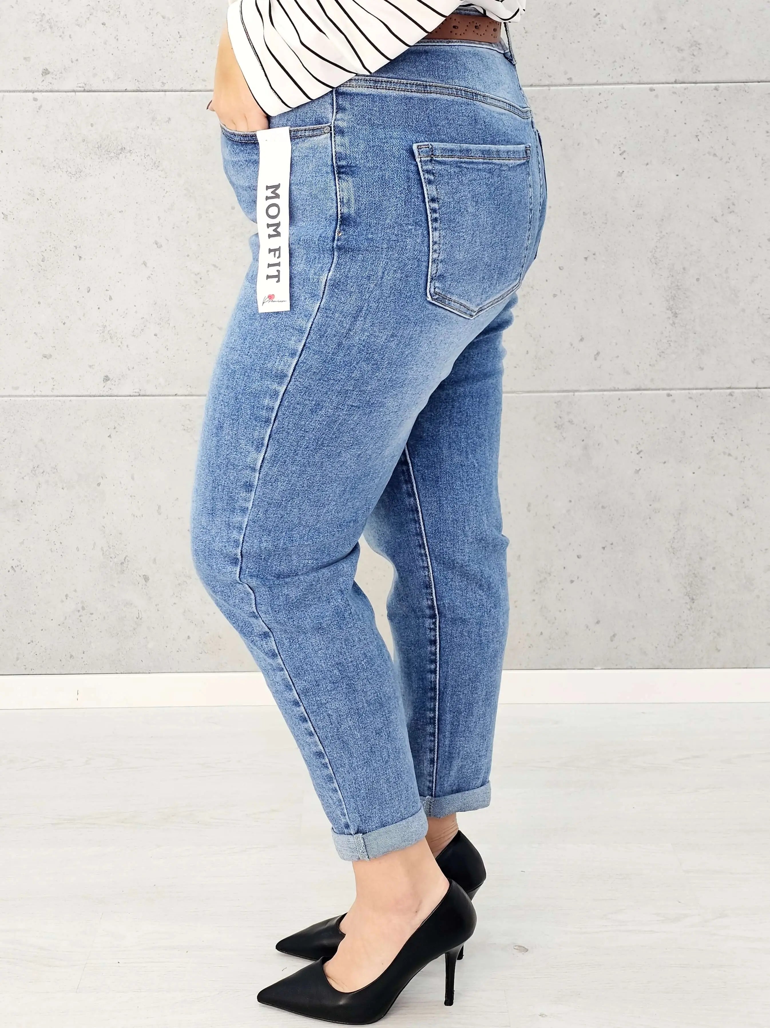 Spodnie jeansowe StylowaXL Mom Fit – jasnoniebieskie jeansy plus size z wysokim stanem Stylowa XL