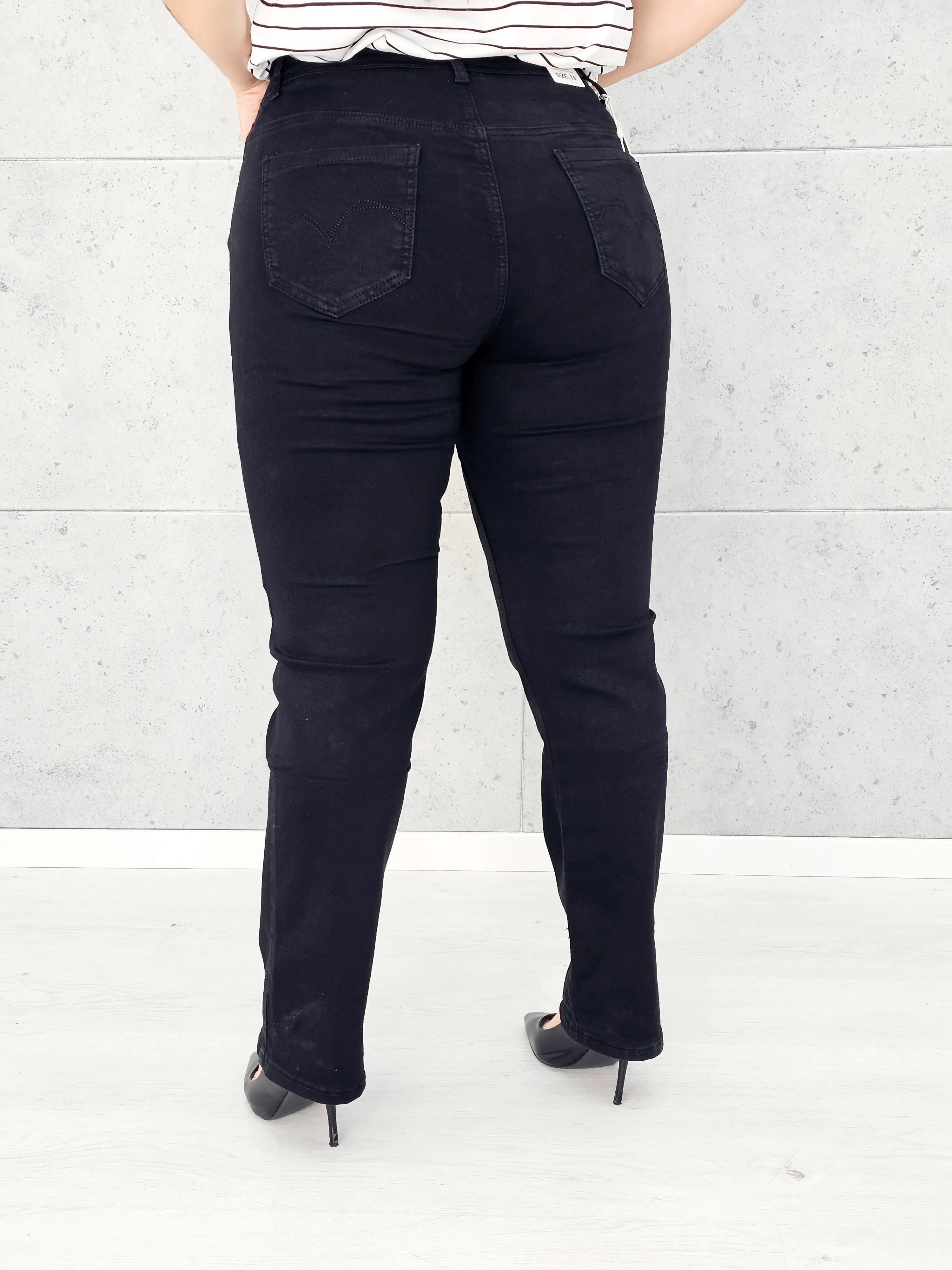 Spodnie jeansowe StylowaXL Straight Fit Black – klasyczne czarne spodnie plus size Stylowa XL