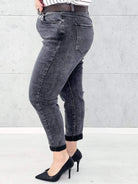 Spodnie jeansowe StylowaXL – nowoczesny fason i perfekcyjne dopasowanie w modzie plus size. M.Sara Stylowa XL
