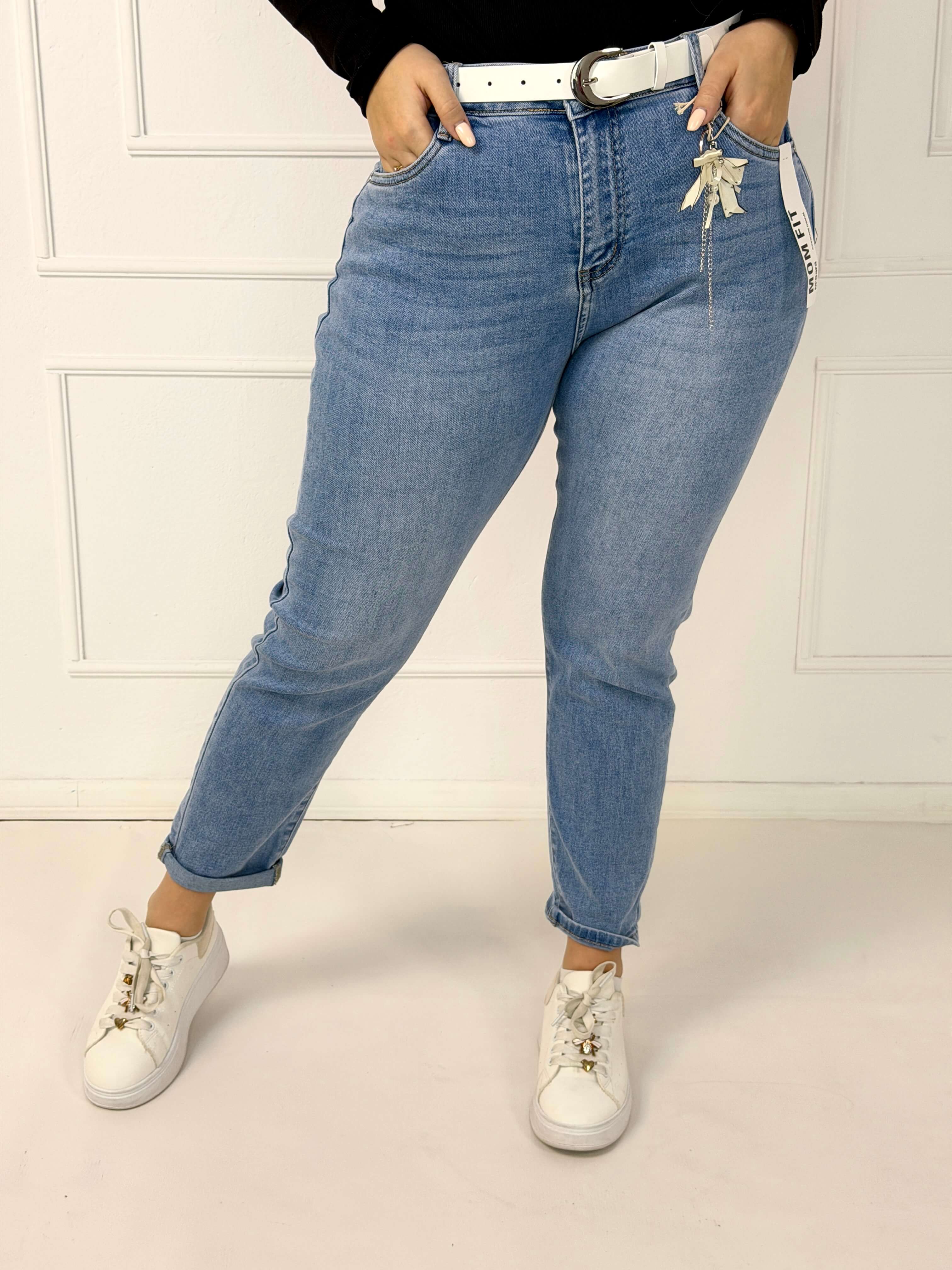Spodnie jeansowe plus size mom fit z paskiem Stylowa XL