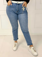 Spodnie jeansowe plus size mom fit z paskiem Stylowa XL