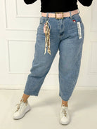 Spodnie jeansowe plus size typu balloon fit z paskiem M.Sara Stylowa XL