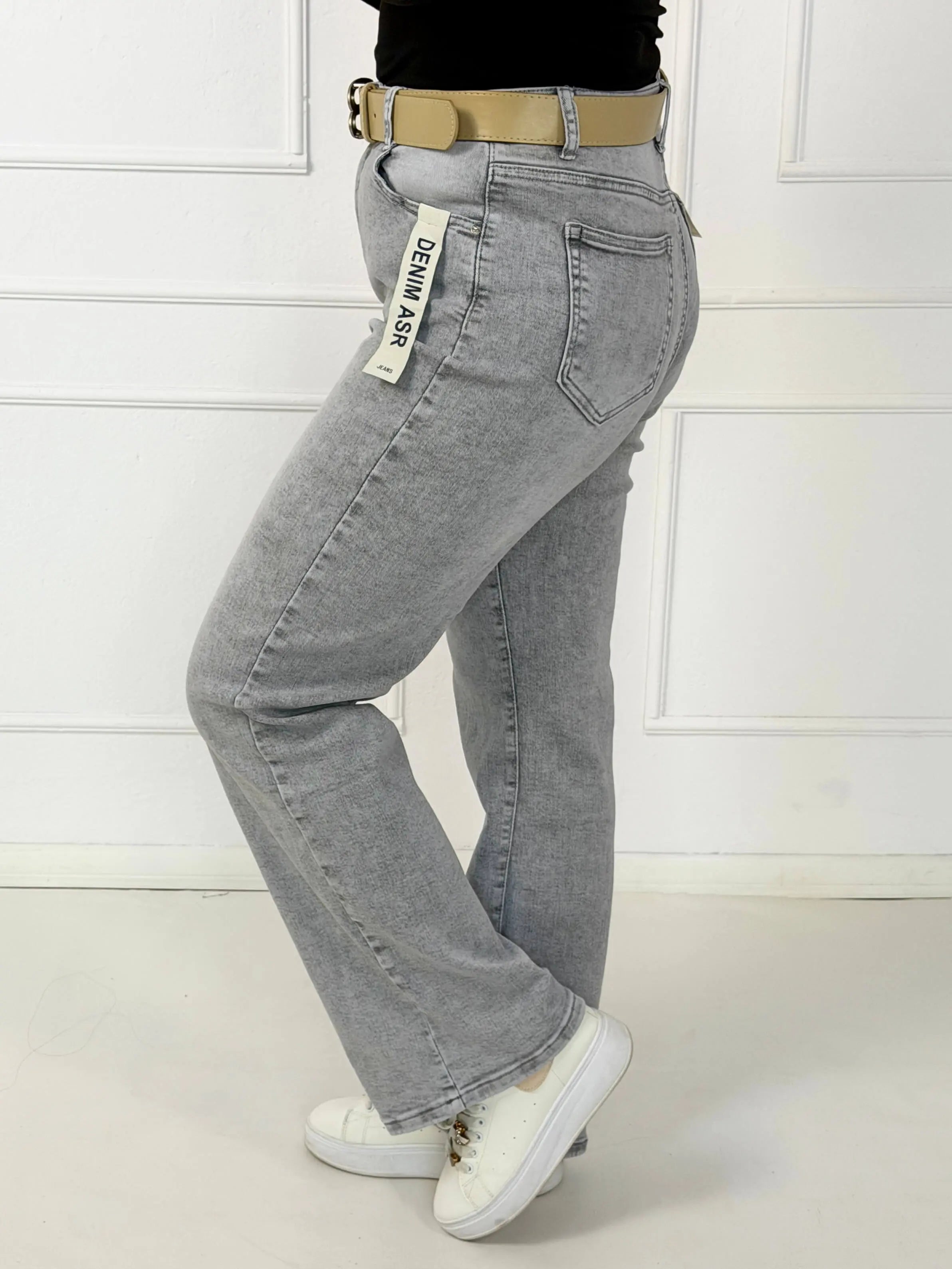 Spodnie jeansowe plus size z prostą nogawką i paskiem Stylowa XL