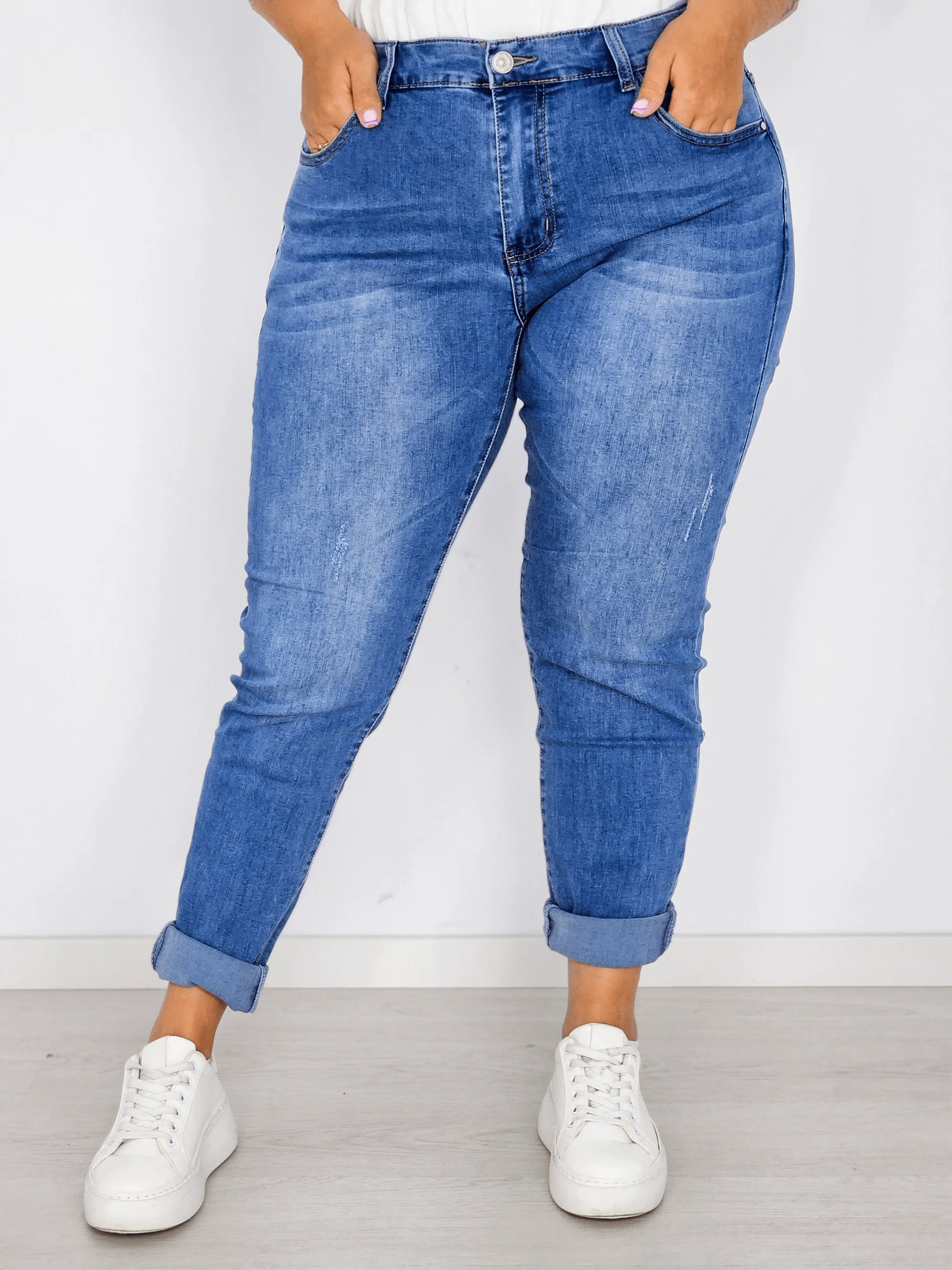 Spodnie jeansowe z delikatnym przetarciem Stylowa XL