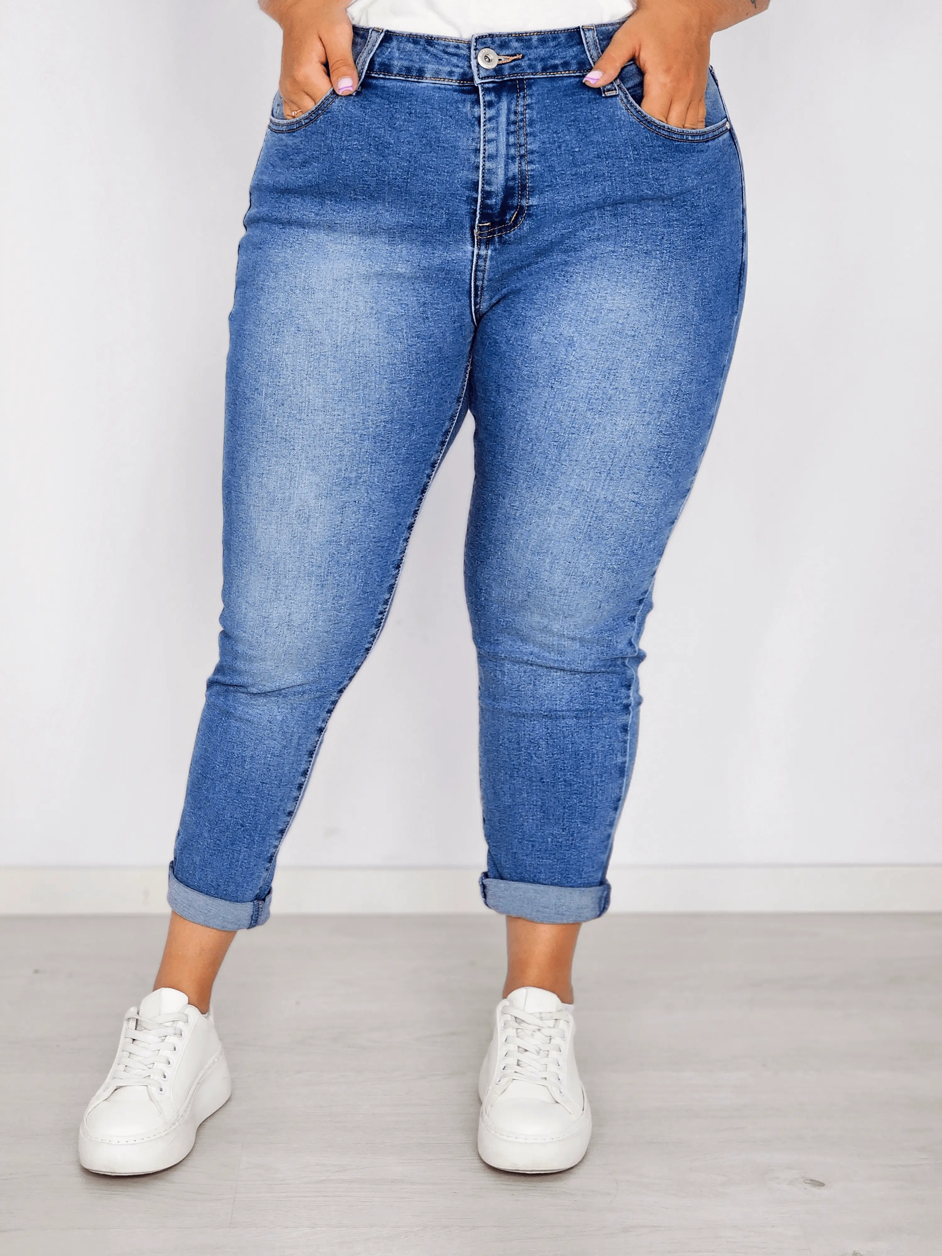 Spodnie jeansowe z podwiniętą nogawką Stylowa XL