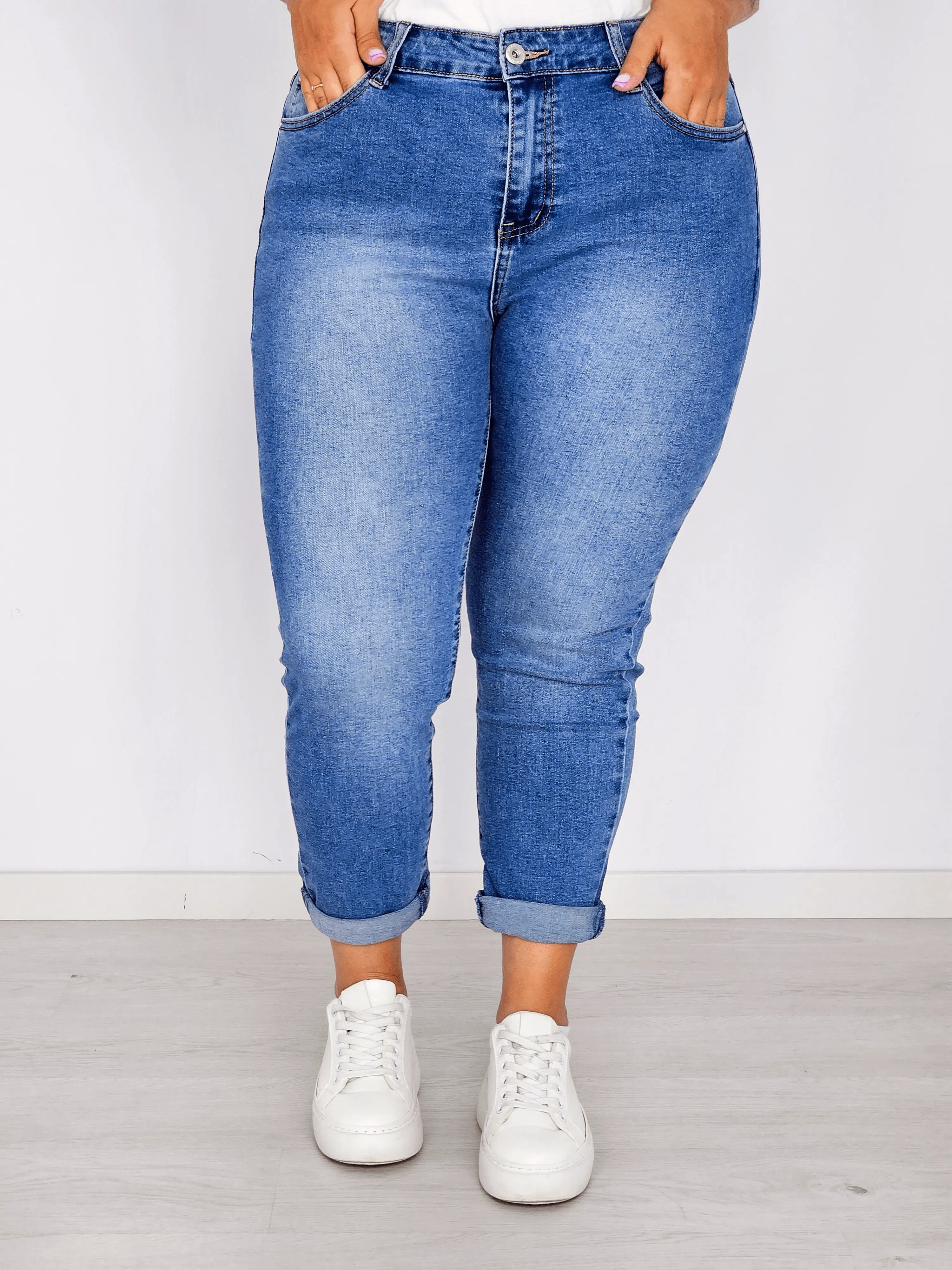 Spodnie jeansowe z podwiniętą nogawką Stylowa XL