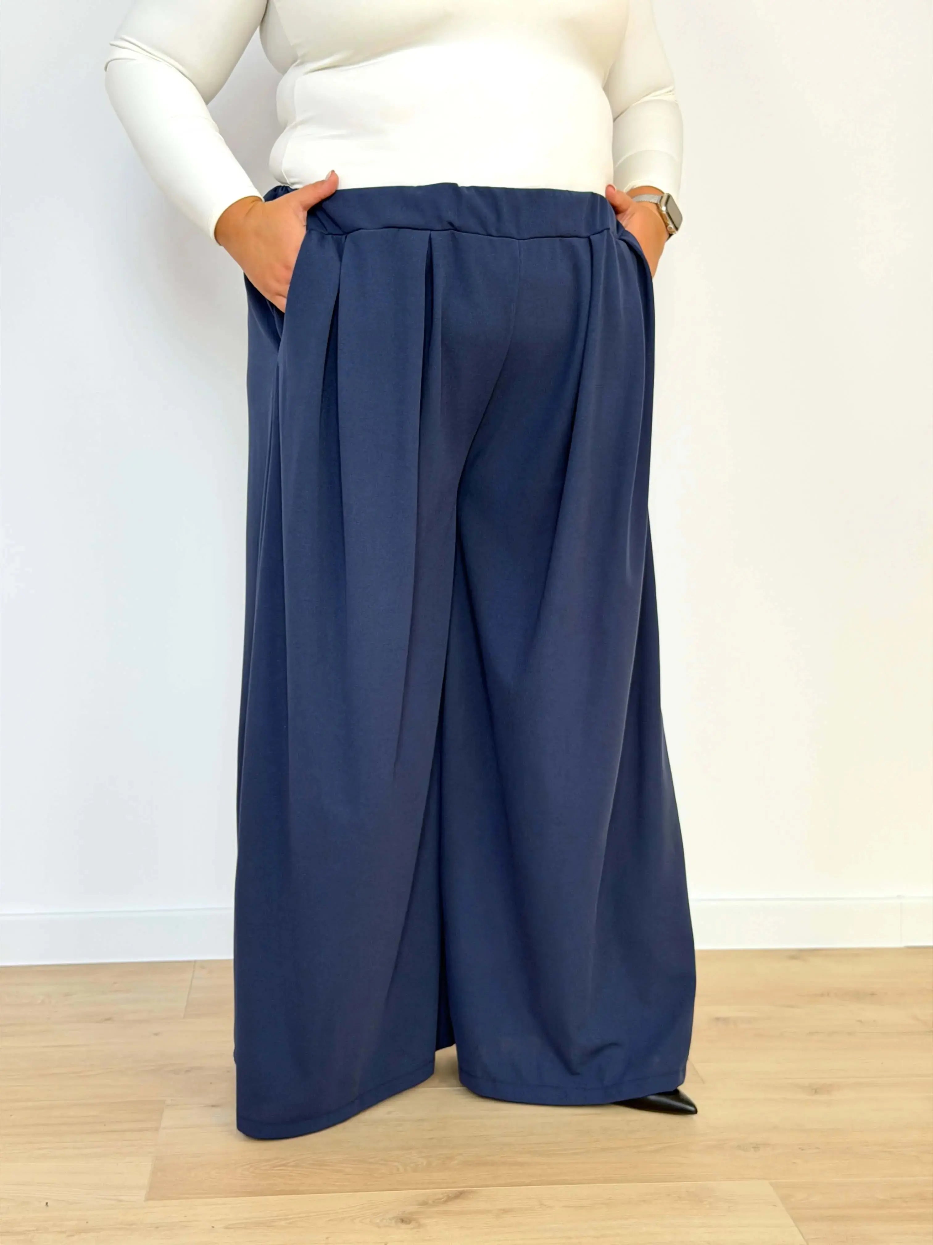 Spodnie palazzo plus size z zakładkami – szerokie eleganckie spodnie damskie Stylowa XL