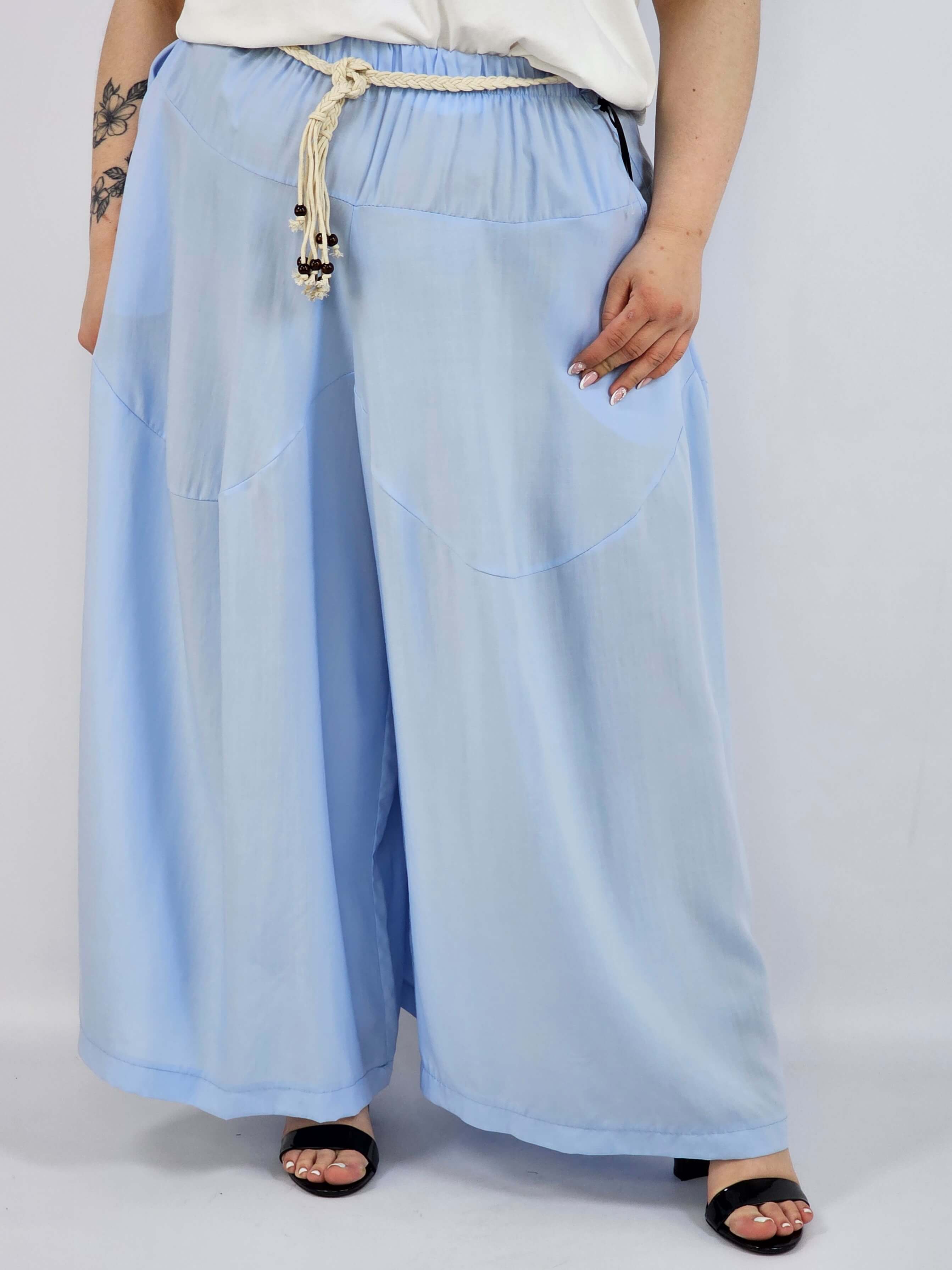 Spodnie plus size XXL z ozdobnym paskiem – lekkie i wygodne Stylowa XL