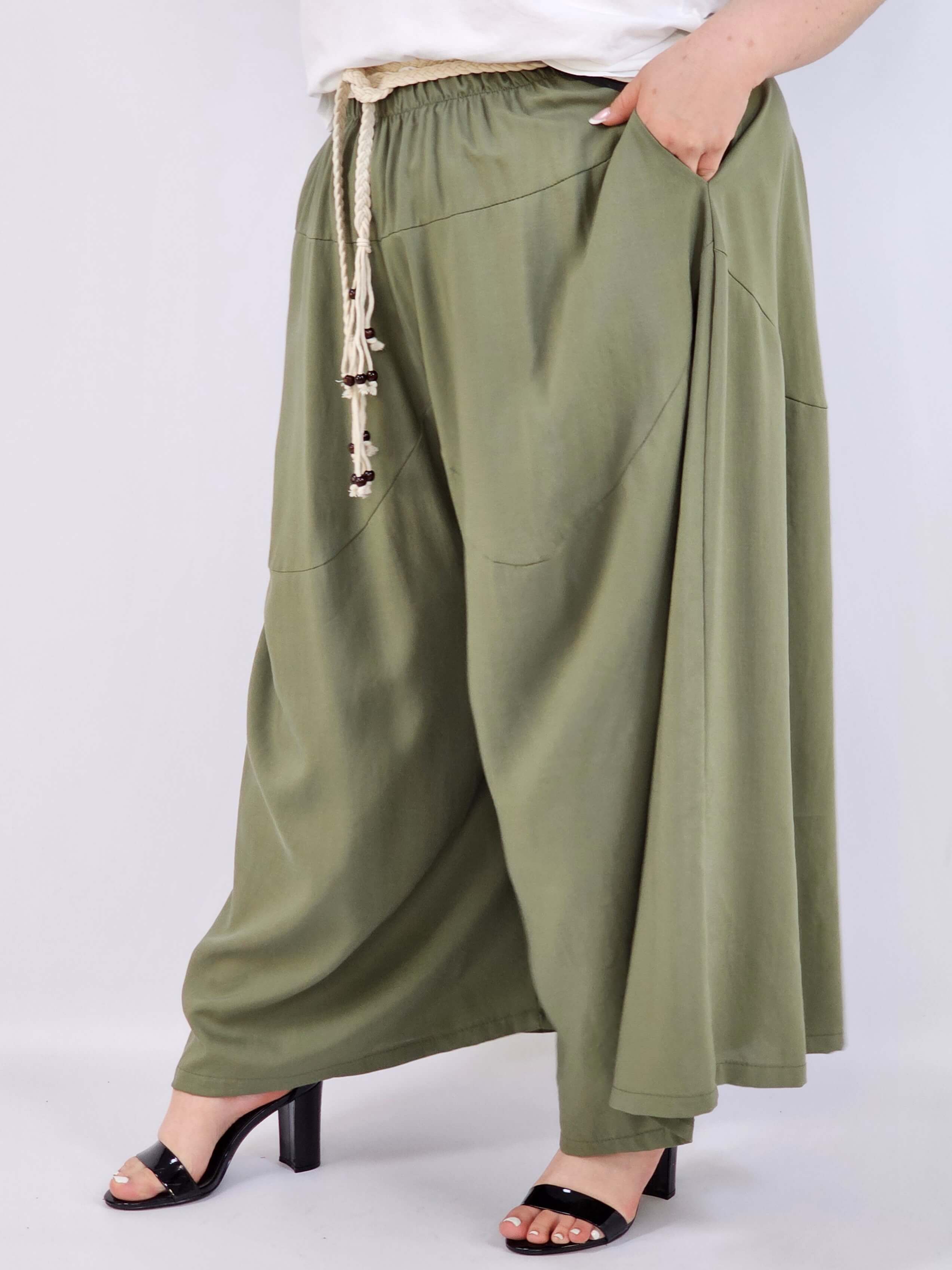 Spodnie plus size XXL z ozdobnym paskiem – lekkie i wygodne Stylowa XL