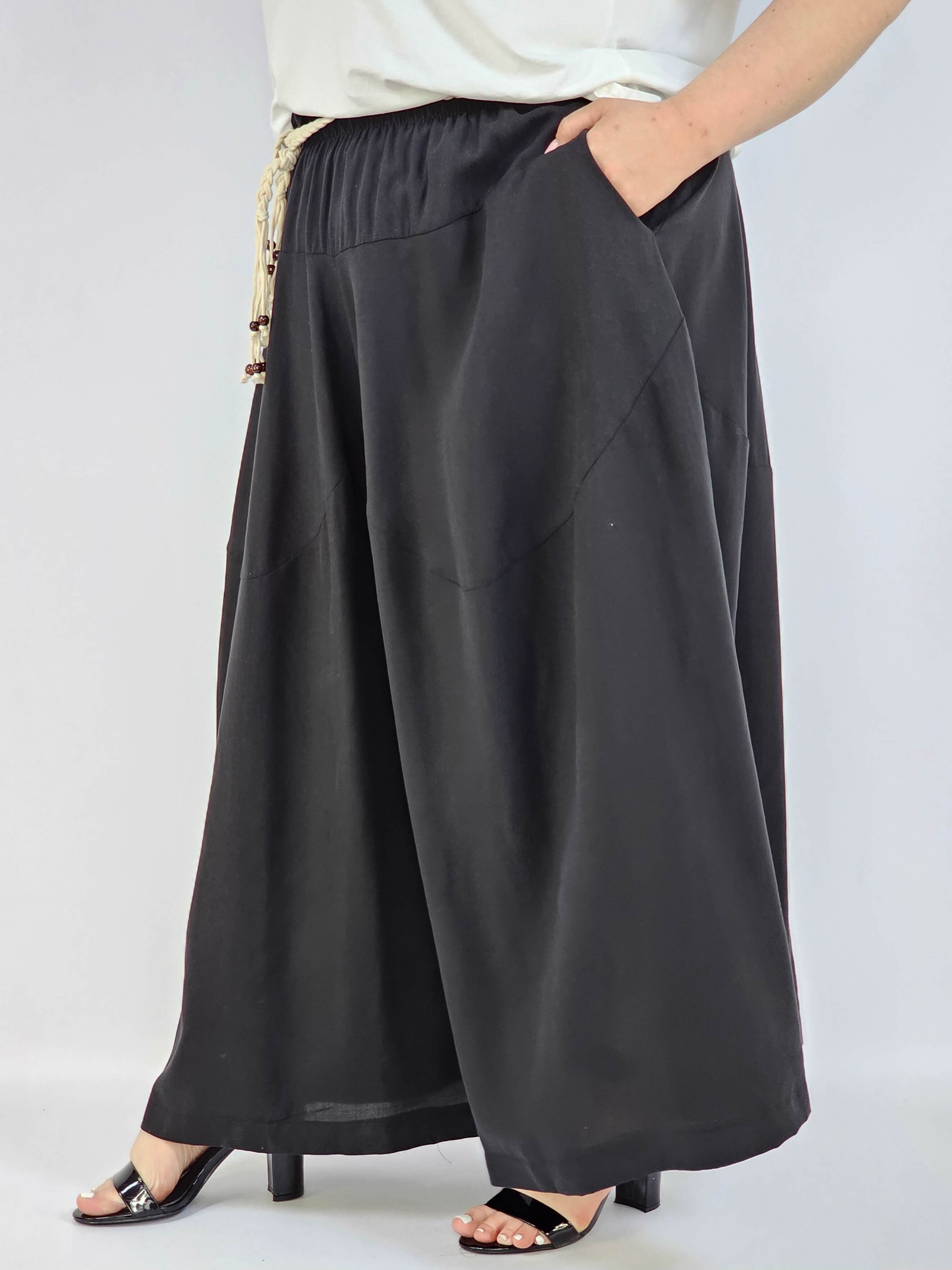 Spodnie plus size XXL z ozdobnym paskiem – lekkie i wygodne Stylowa XL