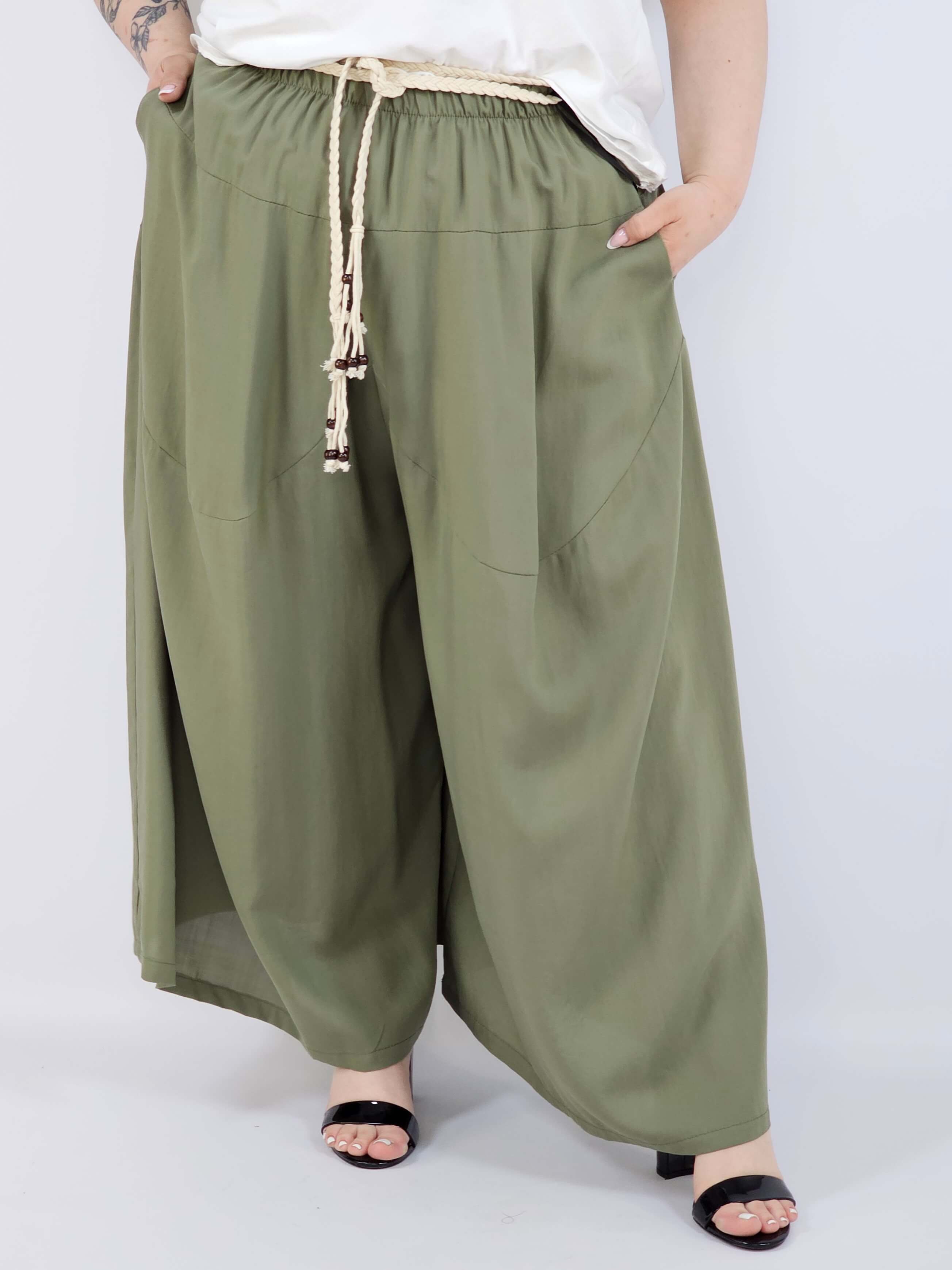 Spodnie plus size XXL z ozdobnym paskiem – lekkie i wygodne Stylowa XL