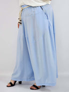 Spodnie plus size XXL z ozdobnym paskiem – lekkie i wygodne Stylowa XL