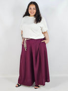 Spodnie plus size XXL z ozdobnym paskiem – lekkie i wygodne Stylowa XL