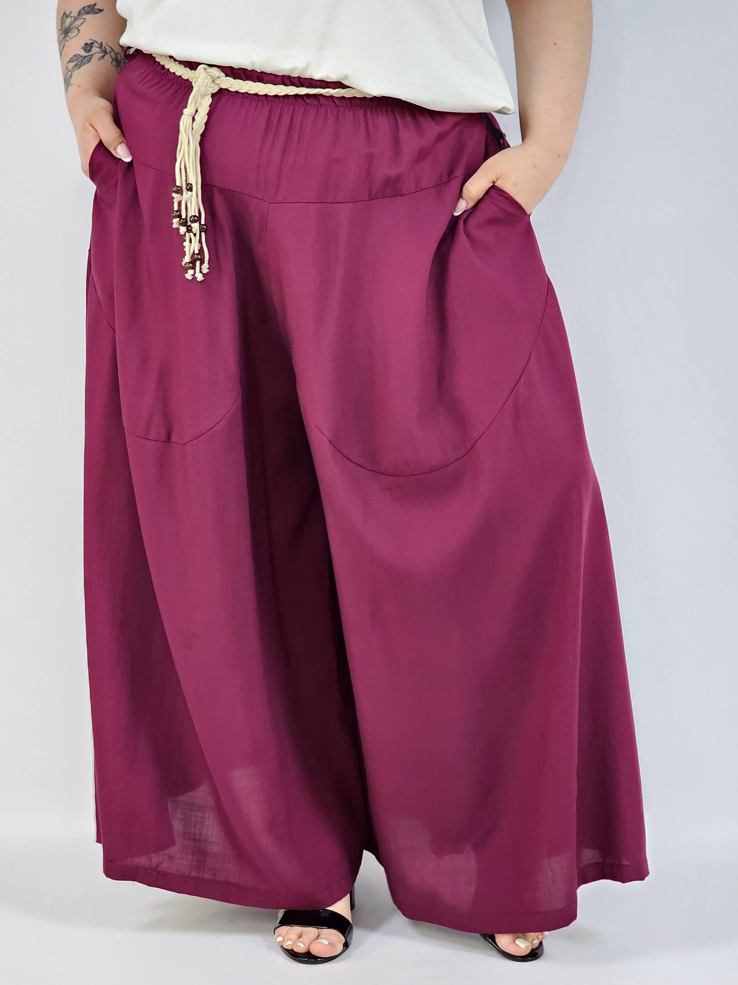 Spodnie plus size XXL z ozdobnym paskiem – lekkie i wygodne Stylowa XL