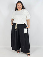 Spodnie plus size XXL z ozdobnym paskiem – lekkie i wygodne Stylowa XL