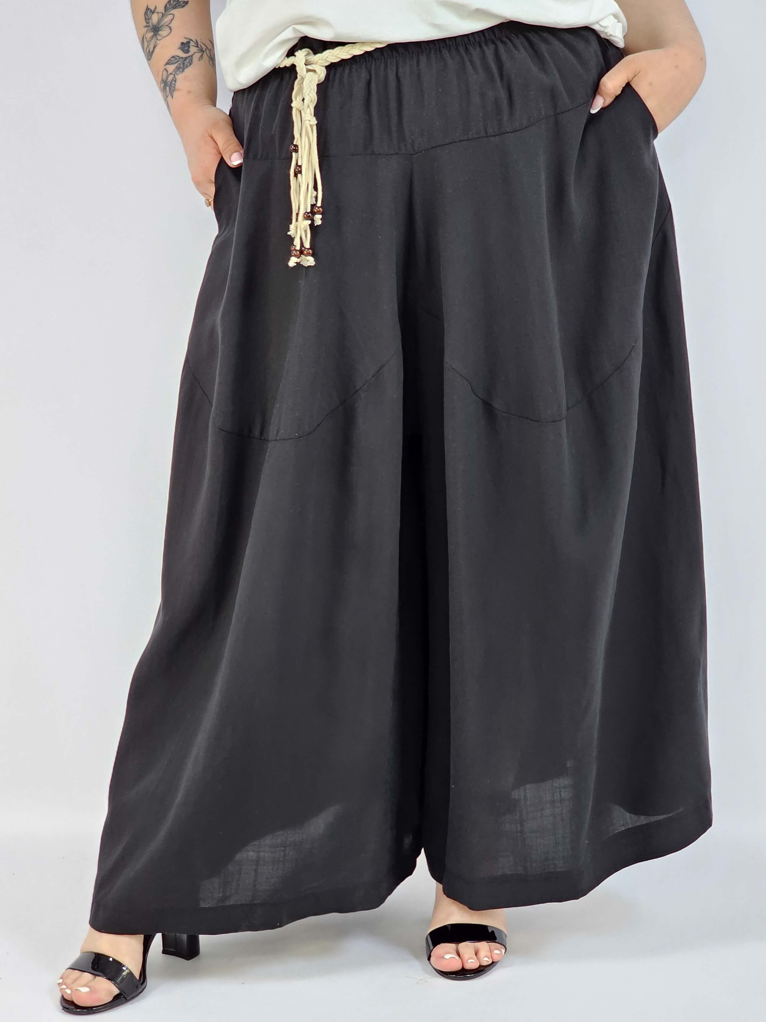 Spodnie plus size XXL z ozdobnym paskiem – lekkie i wygodne Stylowa XL