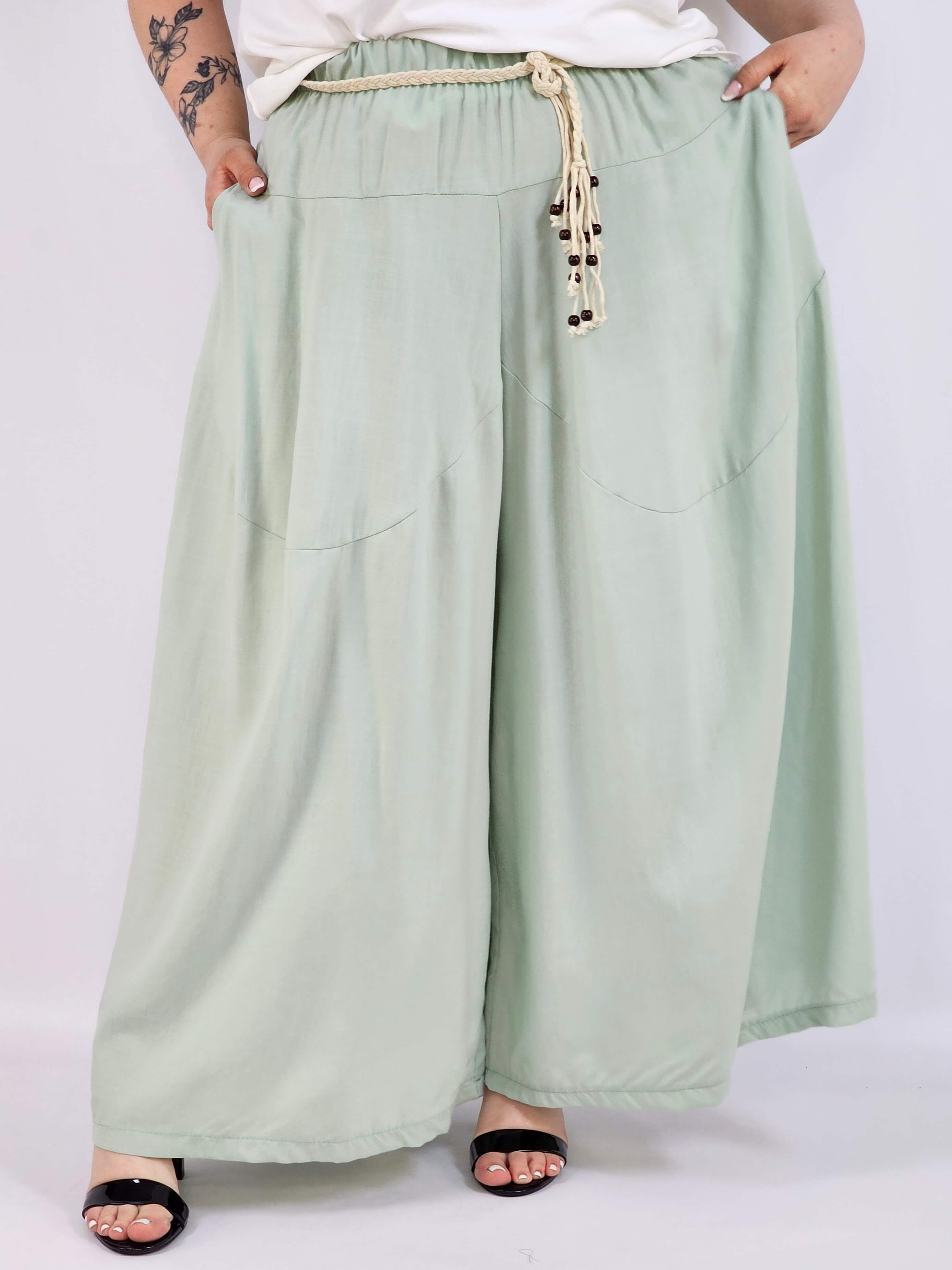 Spodnie plus size XXL z ozdobnym paskiem – lekkie i wygodne Stylowa XL