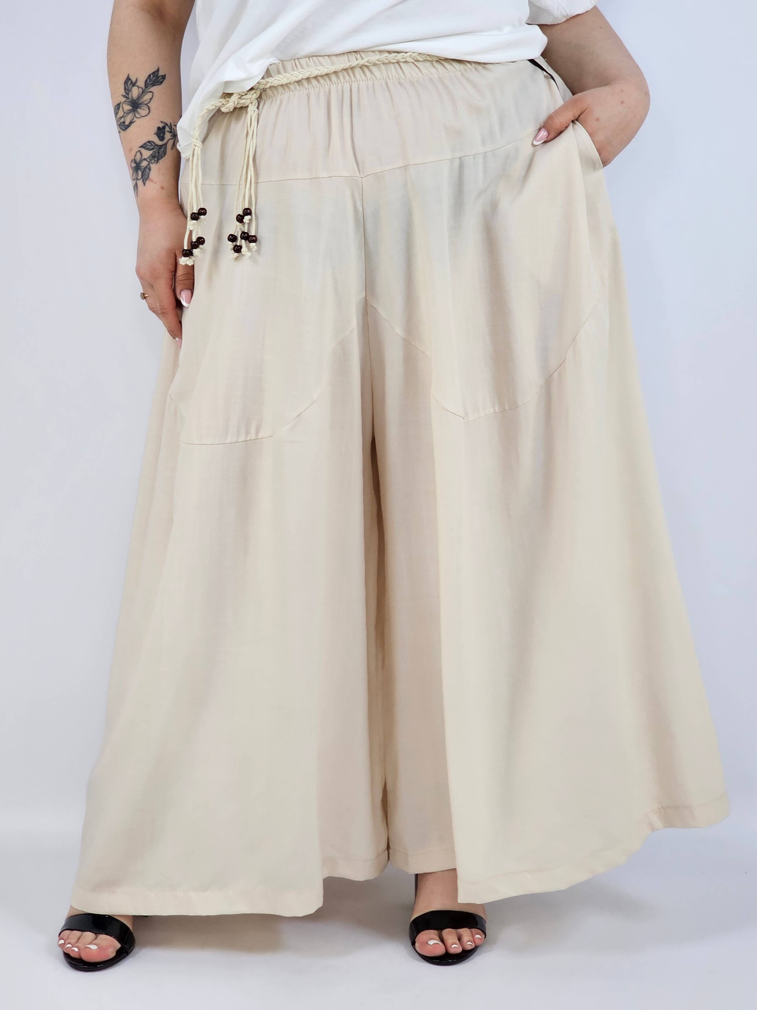 Spodnie plus size XXL z ozdobnym paskiem – lekkie i wygodne Stylowa XL