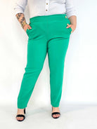 Spodnie plus size – eleganckie spodnie XXL zielone z ozdobnymi guzikami Stylowa XL