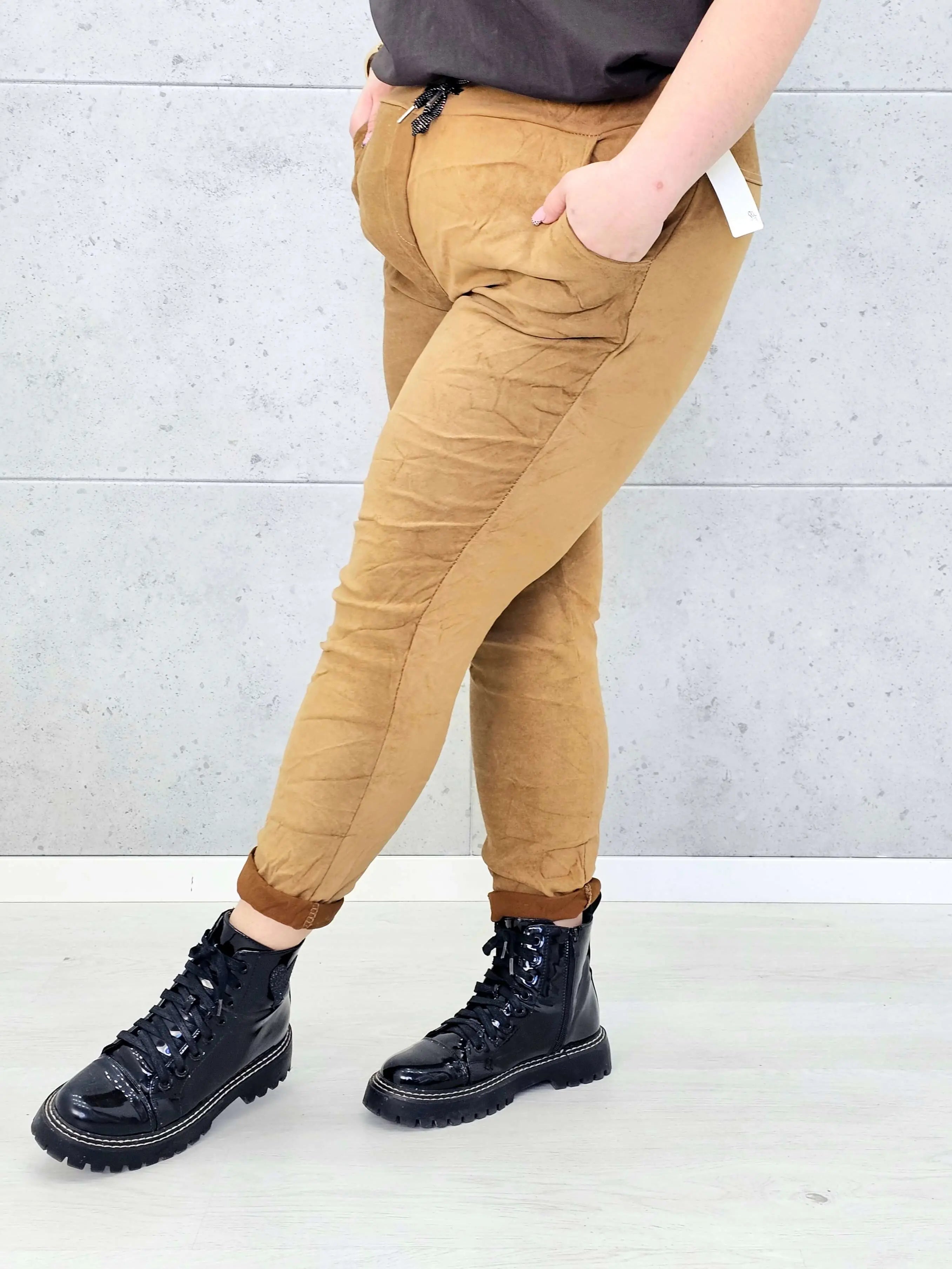 Spodnie plus size – gnieciuchy dla kobiet ceniących wygodę Stylowa XL