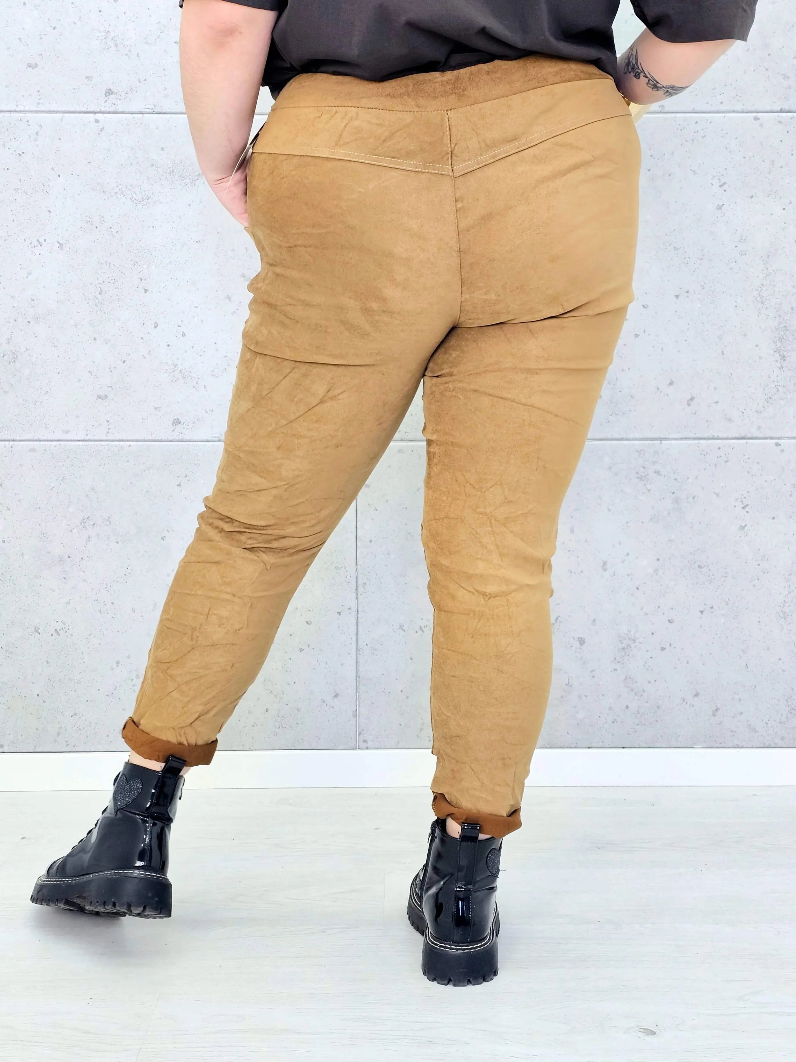 Spodnie plus size – gnieciuchy dla kobiet ceniących wygodę Stylowa XL