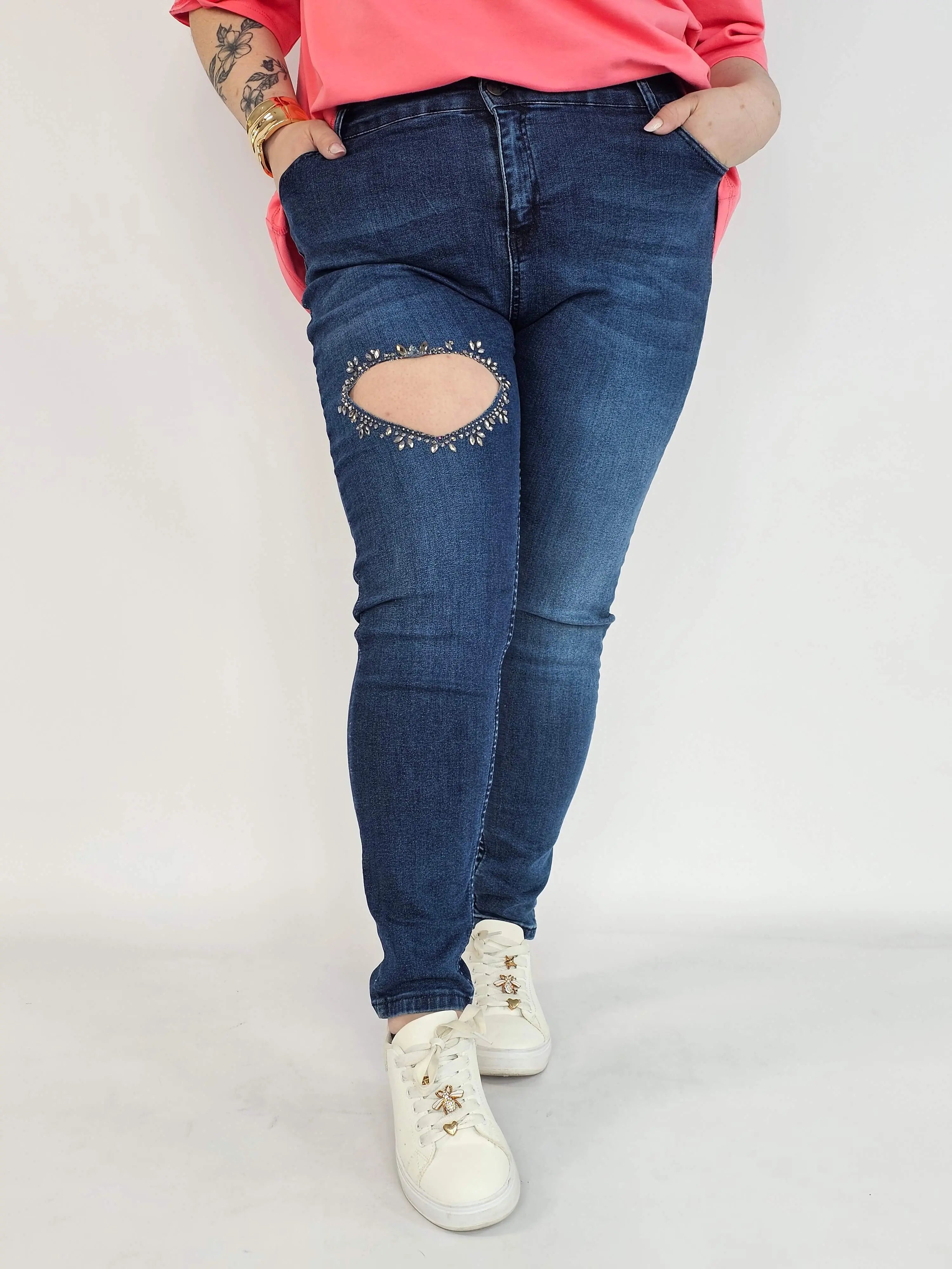 Spodnie plus size jeans – elastyczne jeansy damskie XXL z ozdobnym wycięciem Stylowa XL
