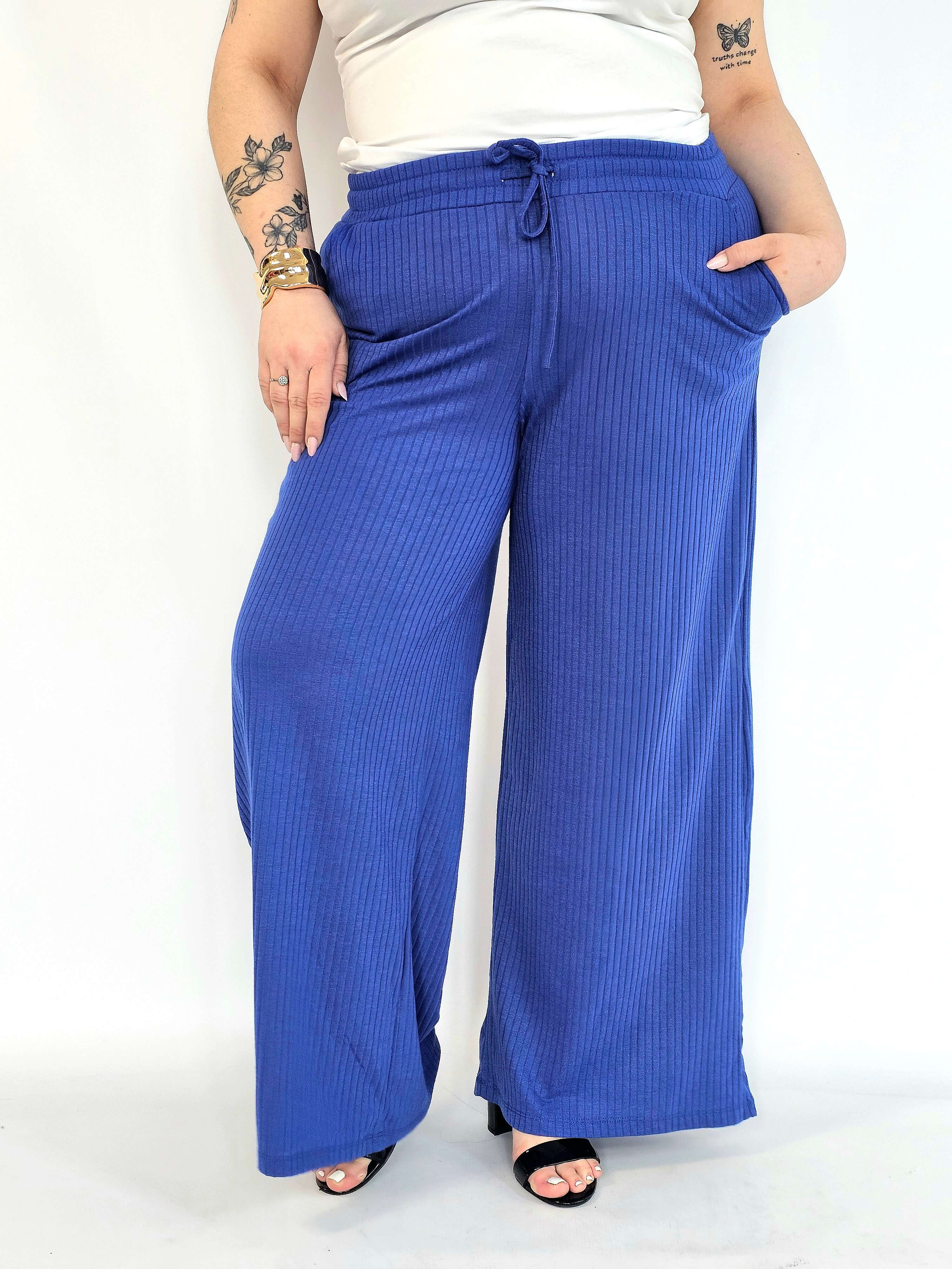 Spodnie plus size szerokie prążkowane – spodnie XXL damskie Stylowa XL