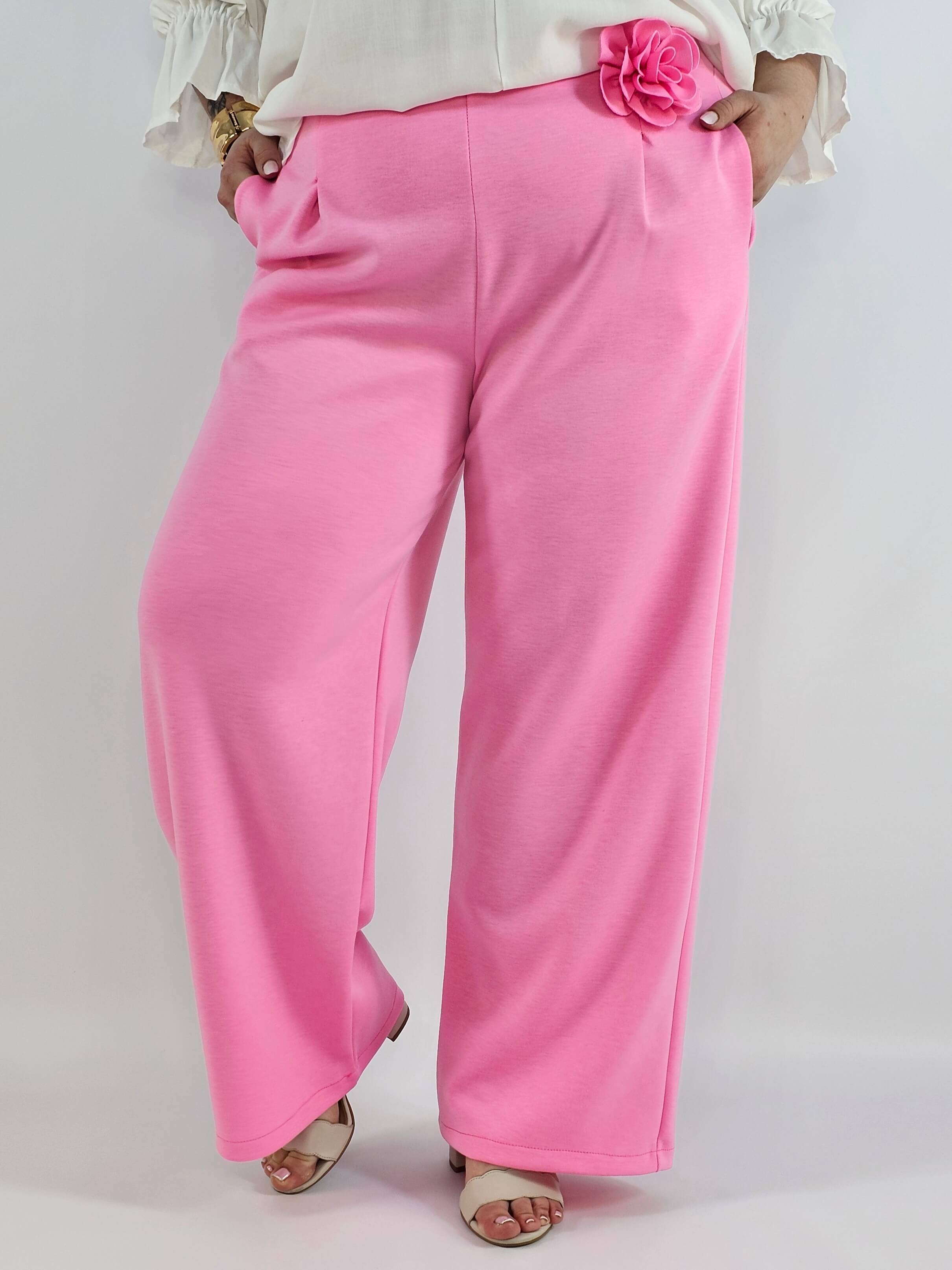 Spodnie plus size szerokie z aplikacją – elegancja i wygoda w jednym Stylowa XL