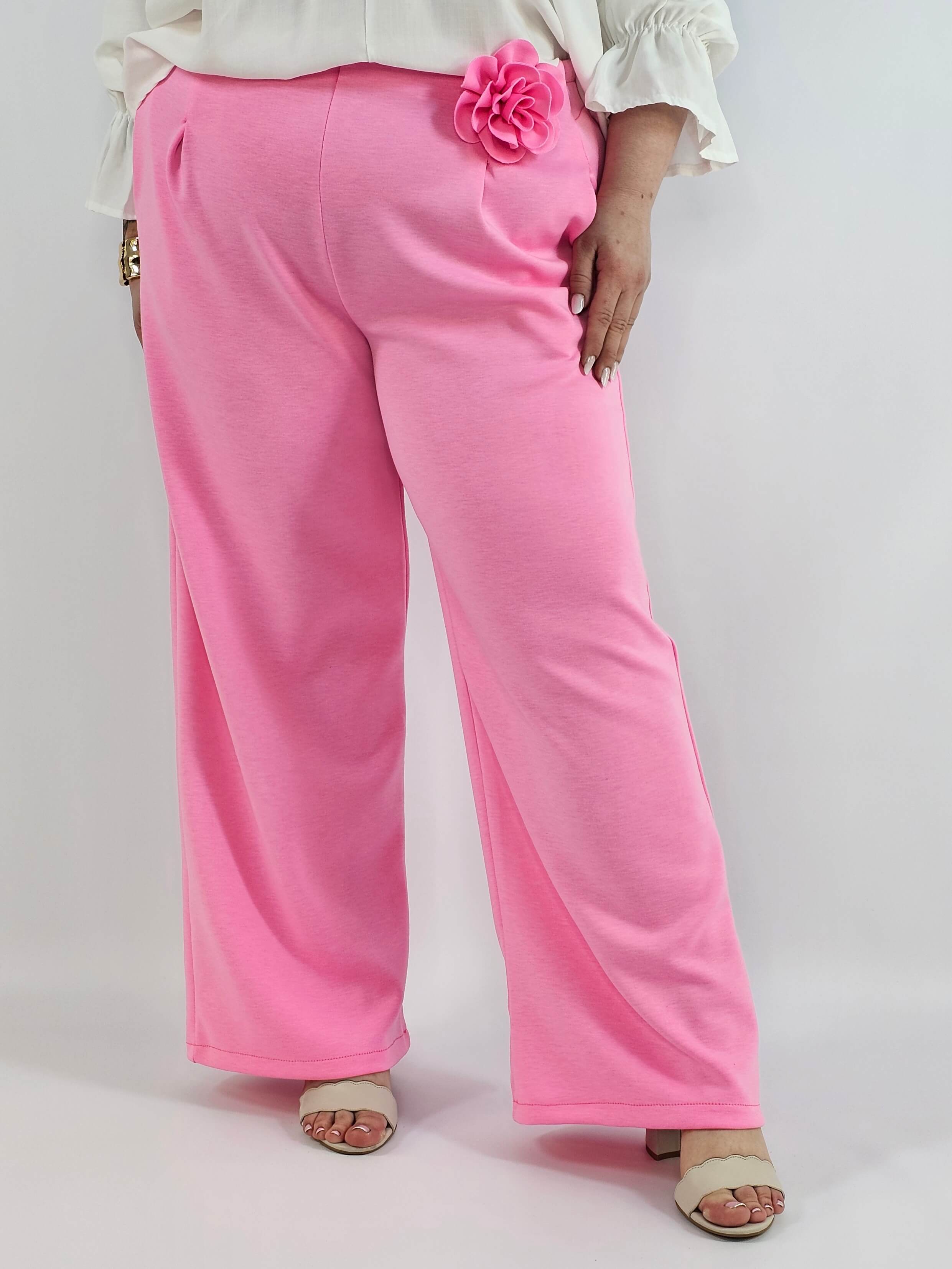 Spodnie plus size szerokie z aplikacją – elegancja i wygoda w jednym Stylowa XL