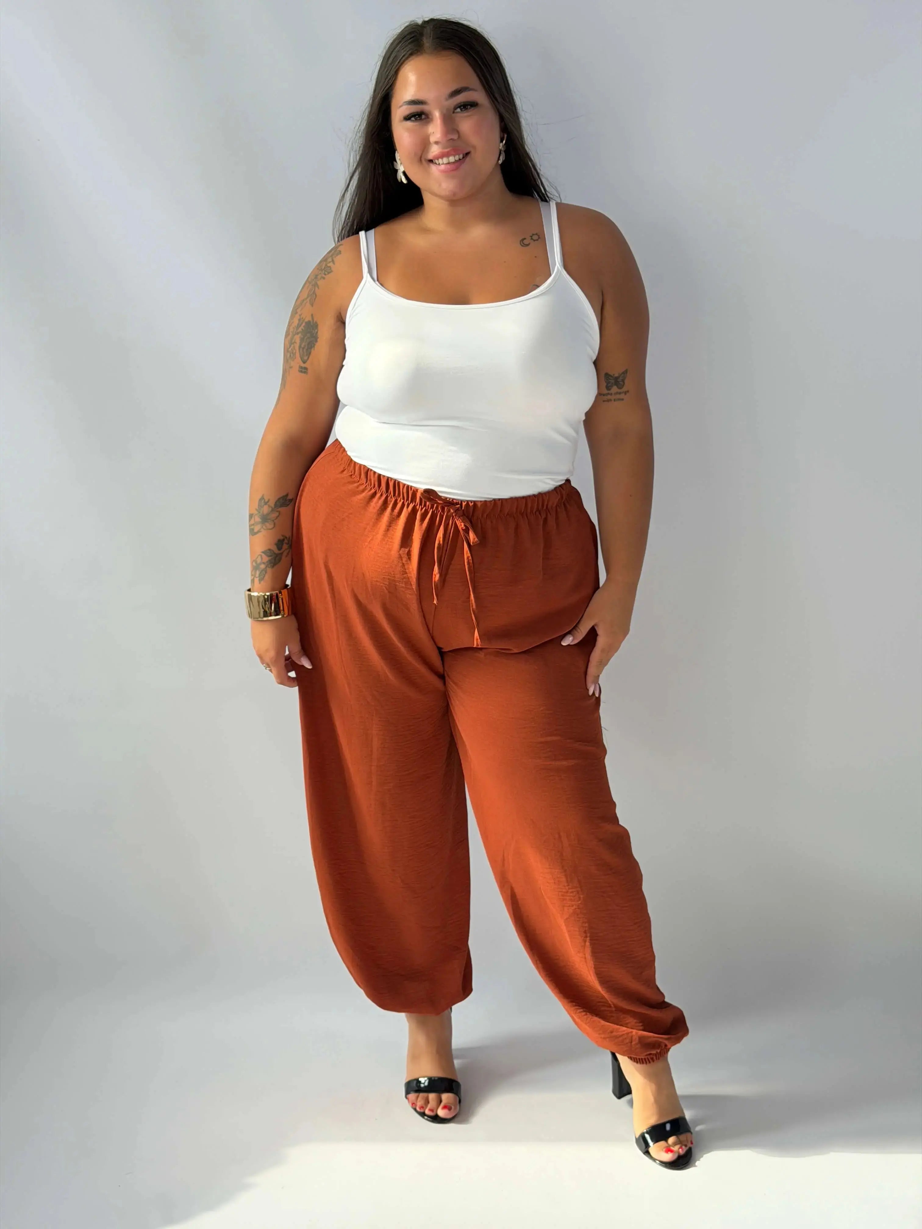 Spodnie plus size szerokie z elastycznym pasem – wygodne spodnie damskie XXL Stylowa XL
