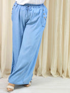 Spodnie plus size szerokie z gumką w pasie – lekkie niebieskie spodnie damskie XXL Stylowa XL