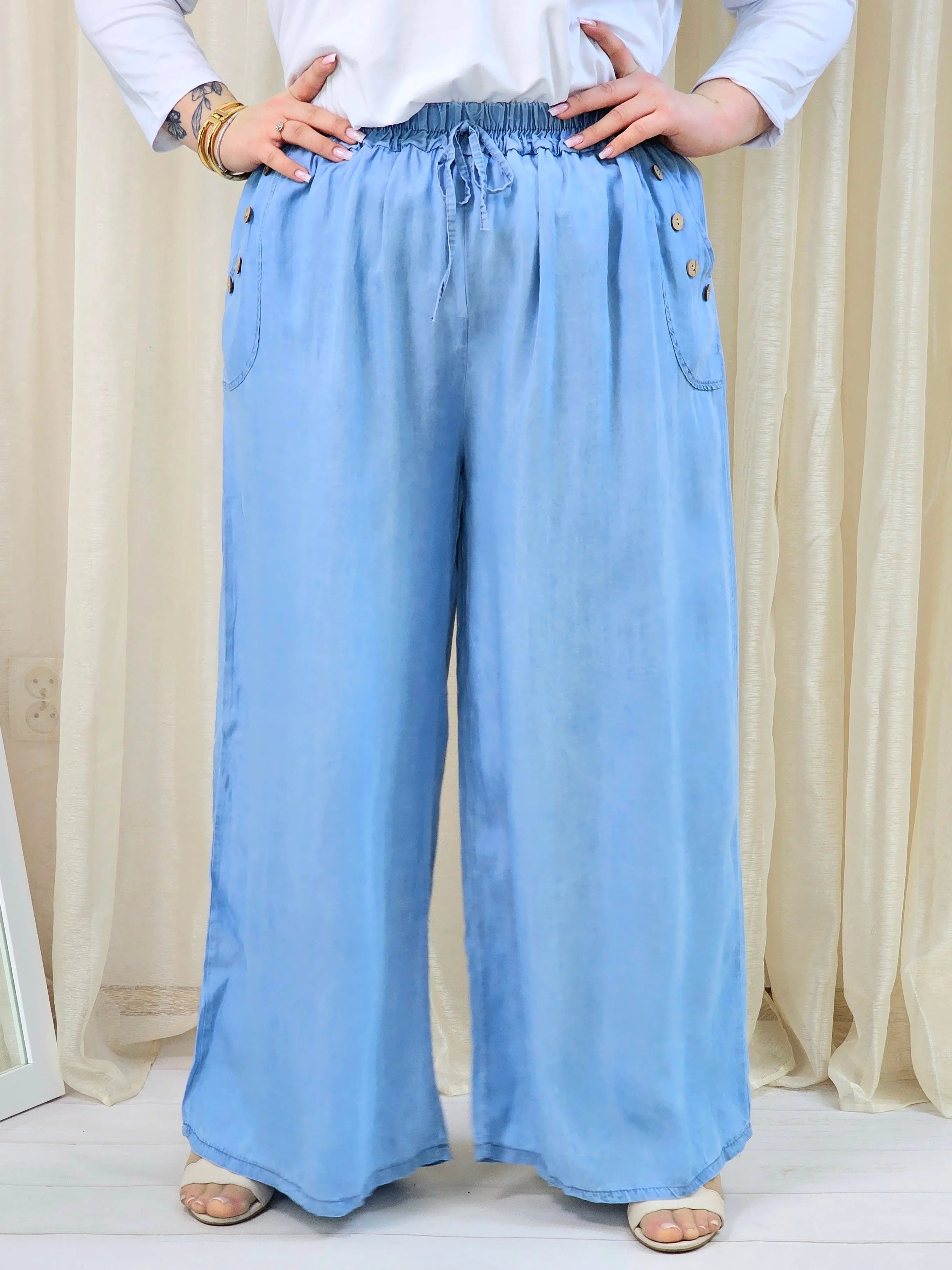 Spodnie plus size szerokie z gumką w pasie – lekkie niebieskie spodnie damskie XXL Stylowa XL