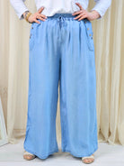 Spodnie plus size szerokie z gumką w pasie – lekkie niebieskie spodnie damskie XXL Stylowa XL