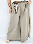 Spodnie plus size szerokie z gumką w pasie i wiązaniem XXL Stylowa XL