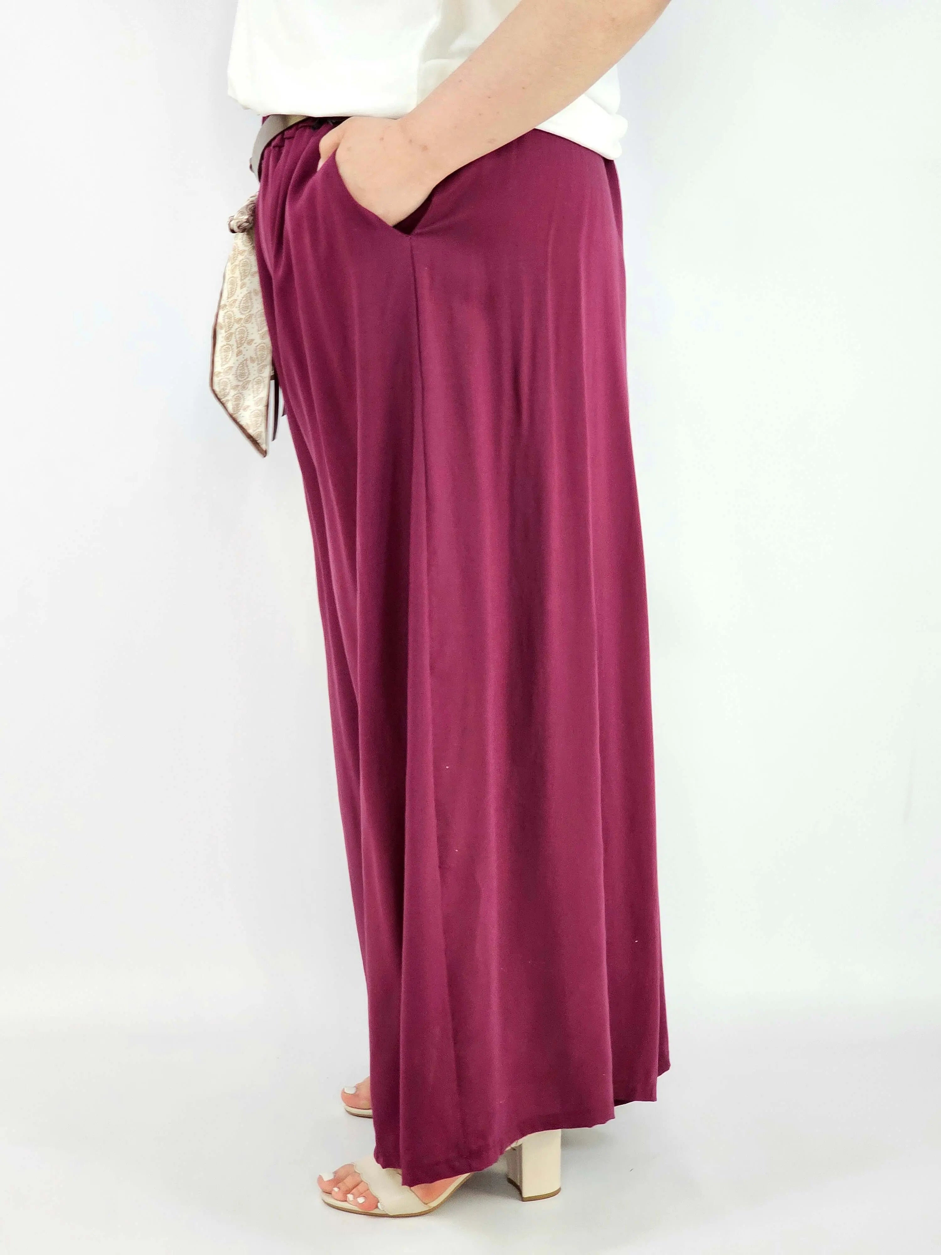 Spodnie plus size szerokie z gumką w pasie i wiązaniem XXL Stylowa XL