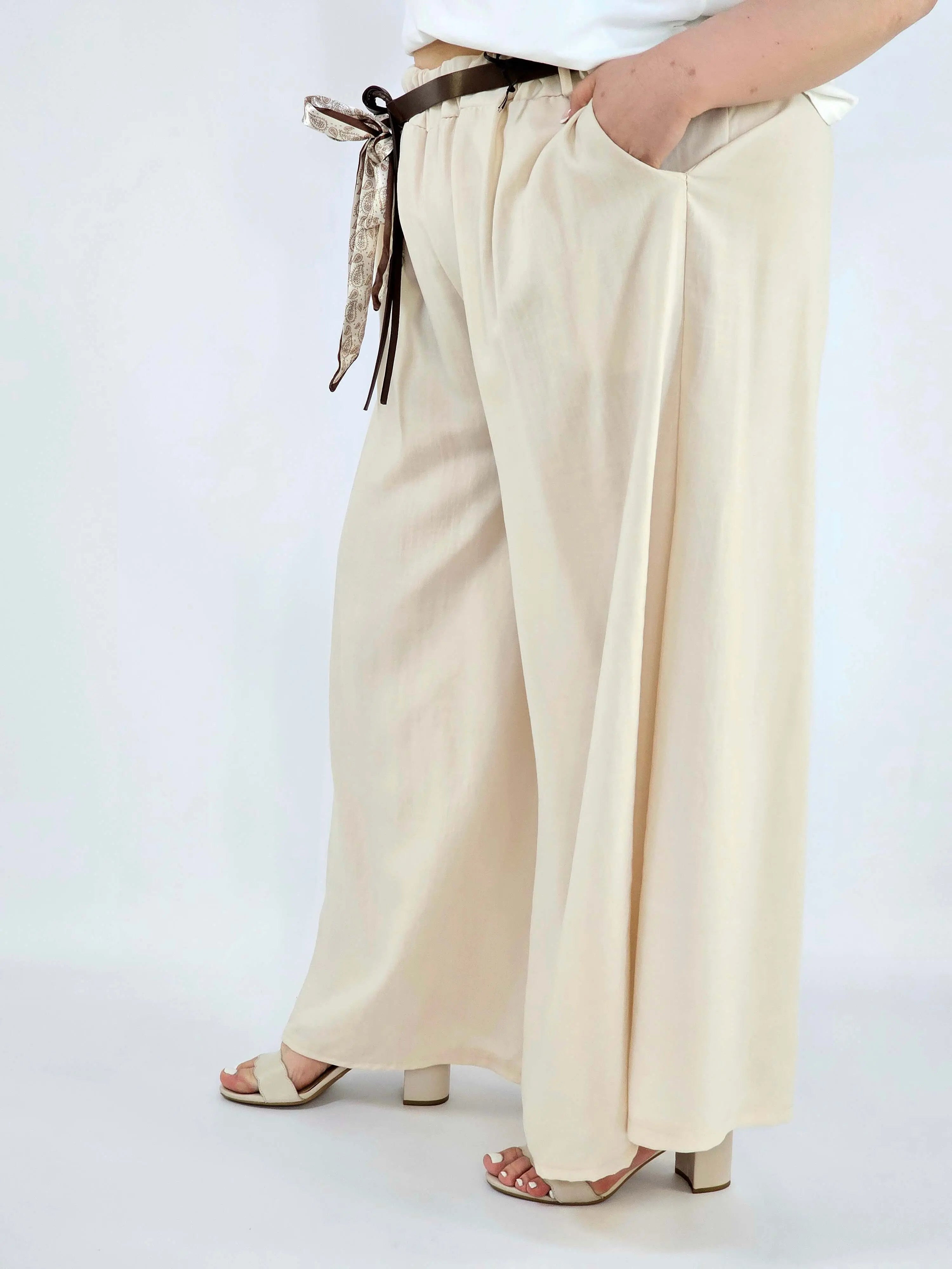 Spodnie plus size szerokie z gumką w pasie i wiązaniem XXL Stylowa XL