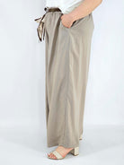Spodnie plus size szerokie z gumką w pasie i wiązaniem XXL Stylowa XL