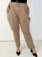 Spodnie plus size z gumką i troczkiem – wygodne spodnie damskie XXL Stylowa XL