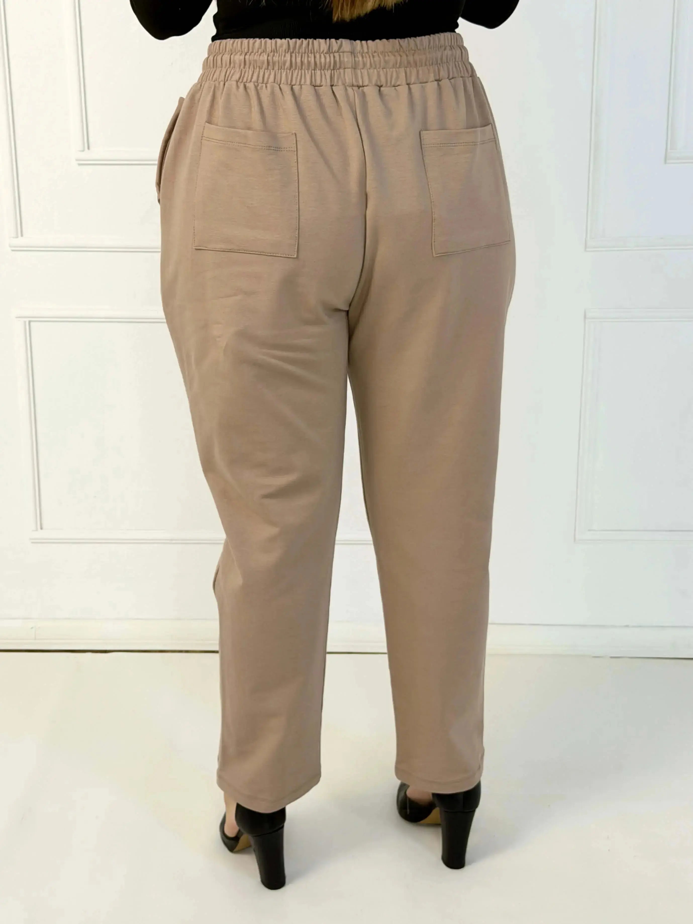Spodnie plus size z gumką i troczkiem – wygodne spodnie damskie XXL Stylowa XL