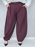 śliwkowe spodnie plus size do pracy i na co dzień