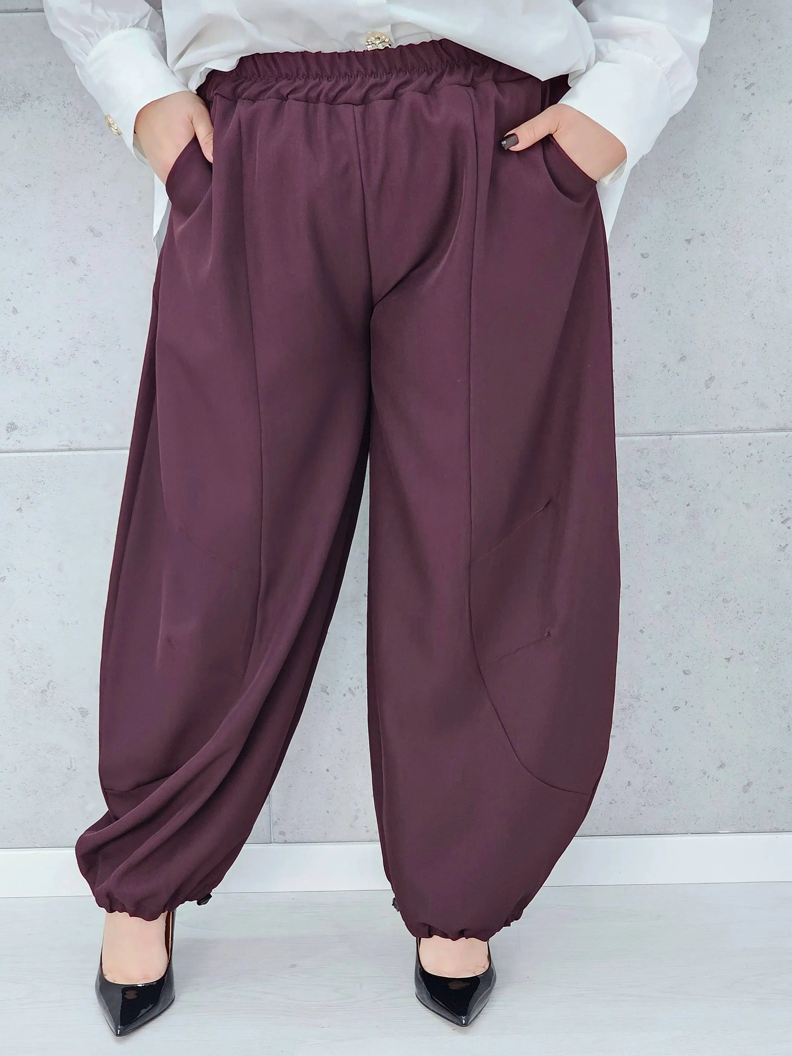 śliwkowe spodnie plus size do pracy i na co dzień